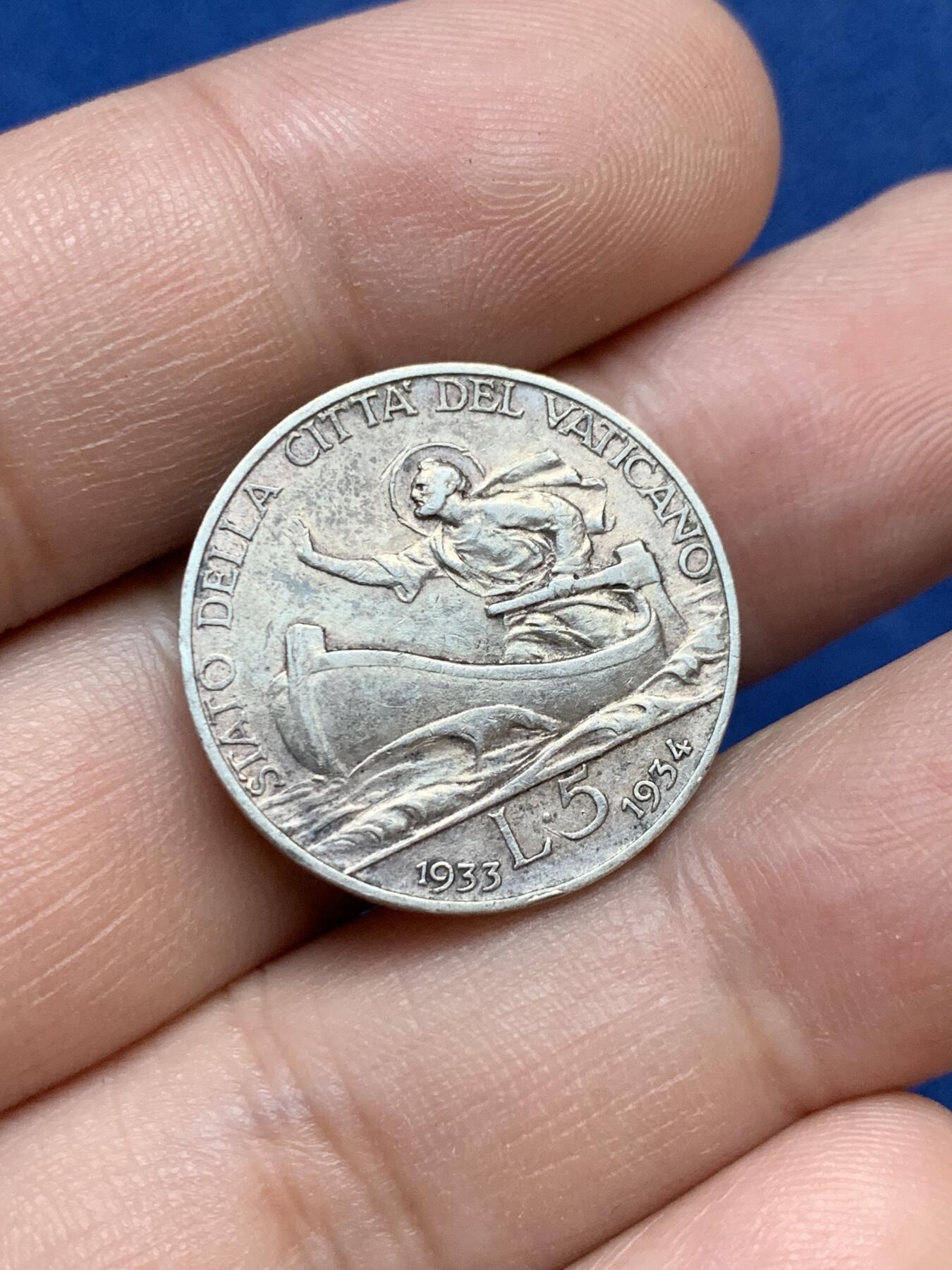 《竞宝斋》第295场- 周日，周一  2场连拍 （全场包邮） 梵蒂冈 1933年1934年双年份 圣年 5里拉 银币 流通品相 稀缺品种 发行量五万枚 厚度1.2mm 其他年份厚度1mm
