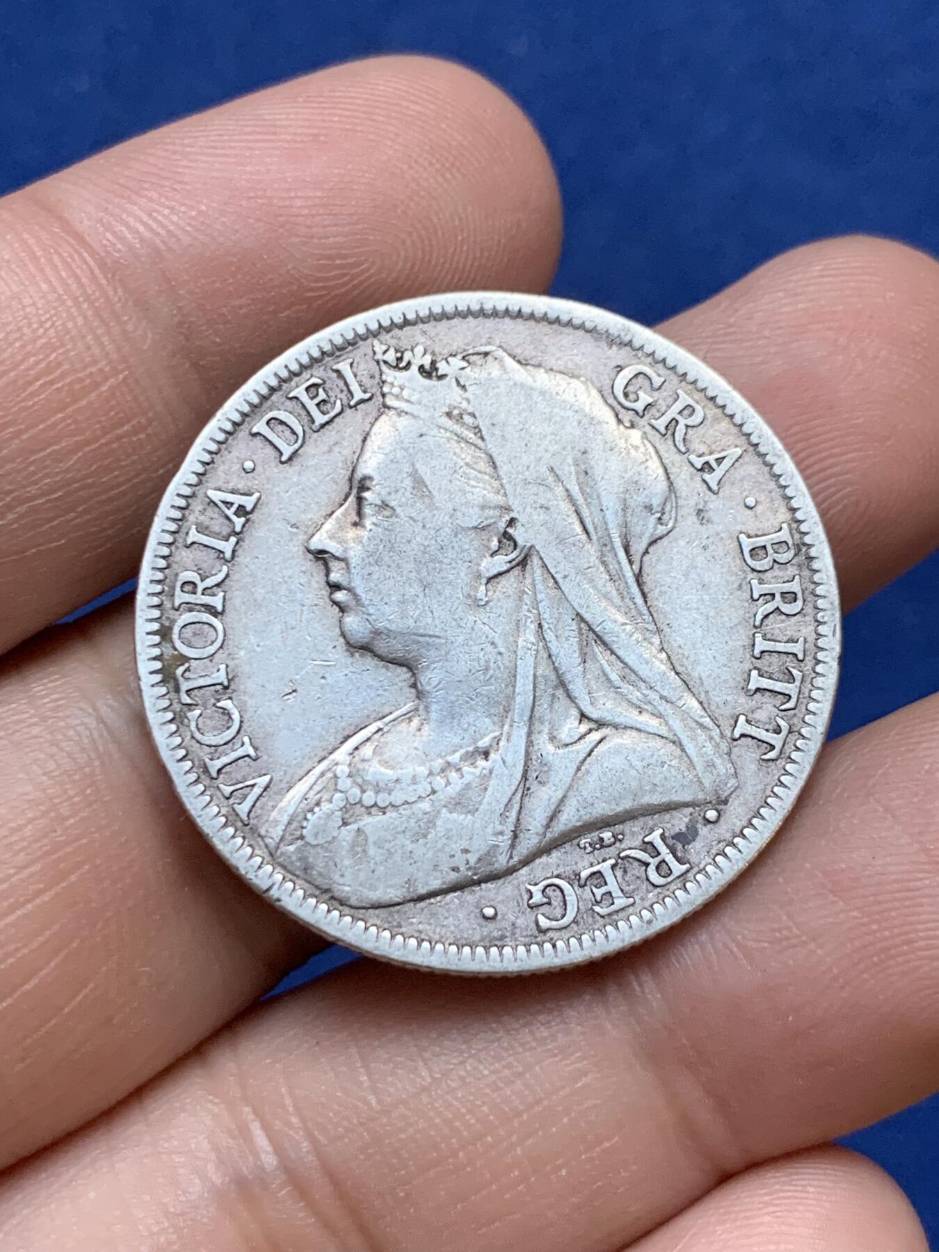 《竞宝斋》第295场- 周日，周一  2场连拍 （全场包邮） 英国1895年维多利亚女王披纱半克朗银币