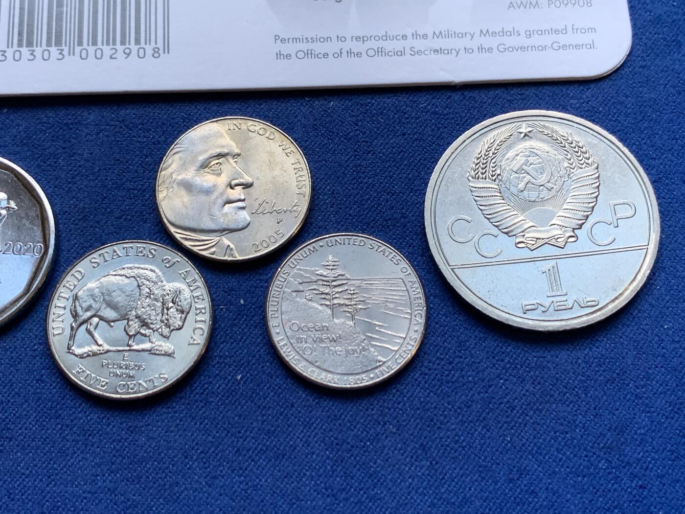 《竞宝斋》第295场- 周日，周一  2场连拍 （全场包邮） 7枚一组 国外普通纪念币  品相种类见图