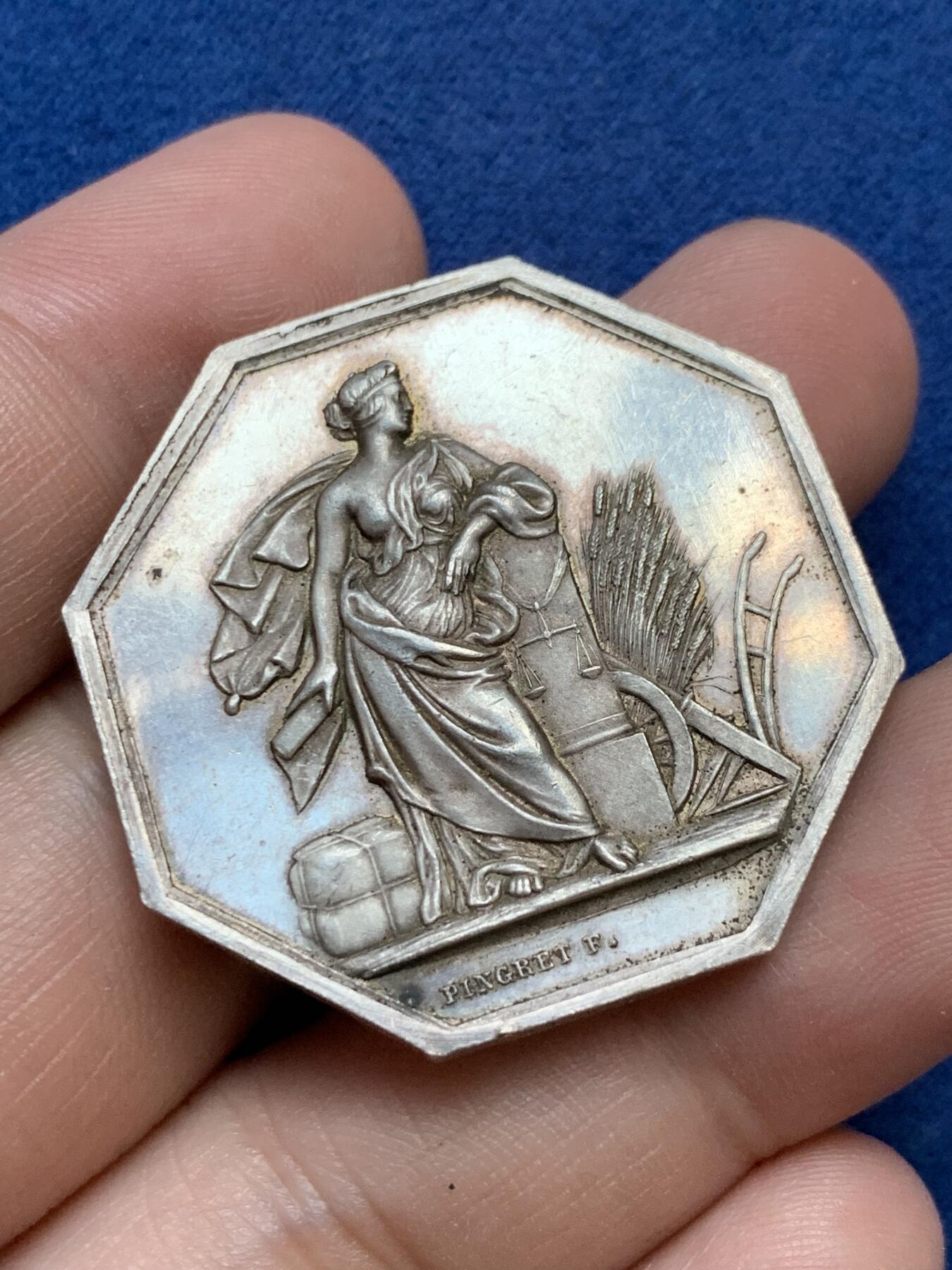 《竞宝斋》第295场- 周日，周一  2场连拍 （全场包邮） 法国1844农业部女神八角银质代币  36.1mm 21.35克