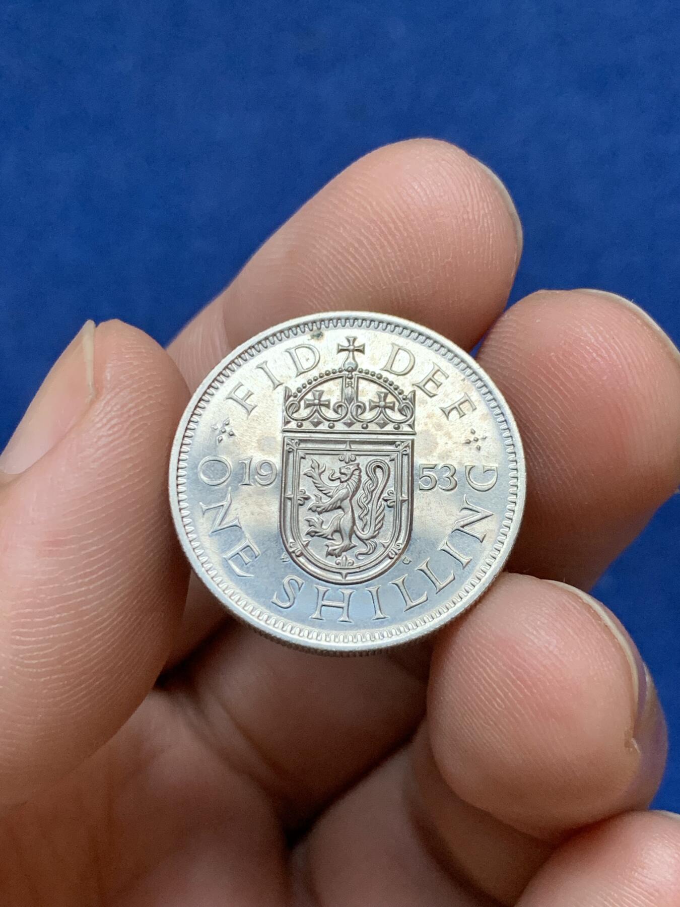 《竞宝斋》第295场- 周日，周一  2场连拍 （全场包邮） 1953年英国伊丽莎白二世加冕首年精制先令，BU品相带came的感觉