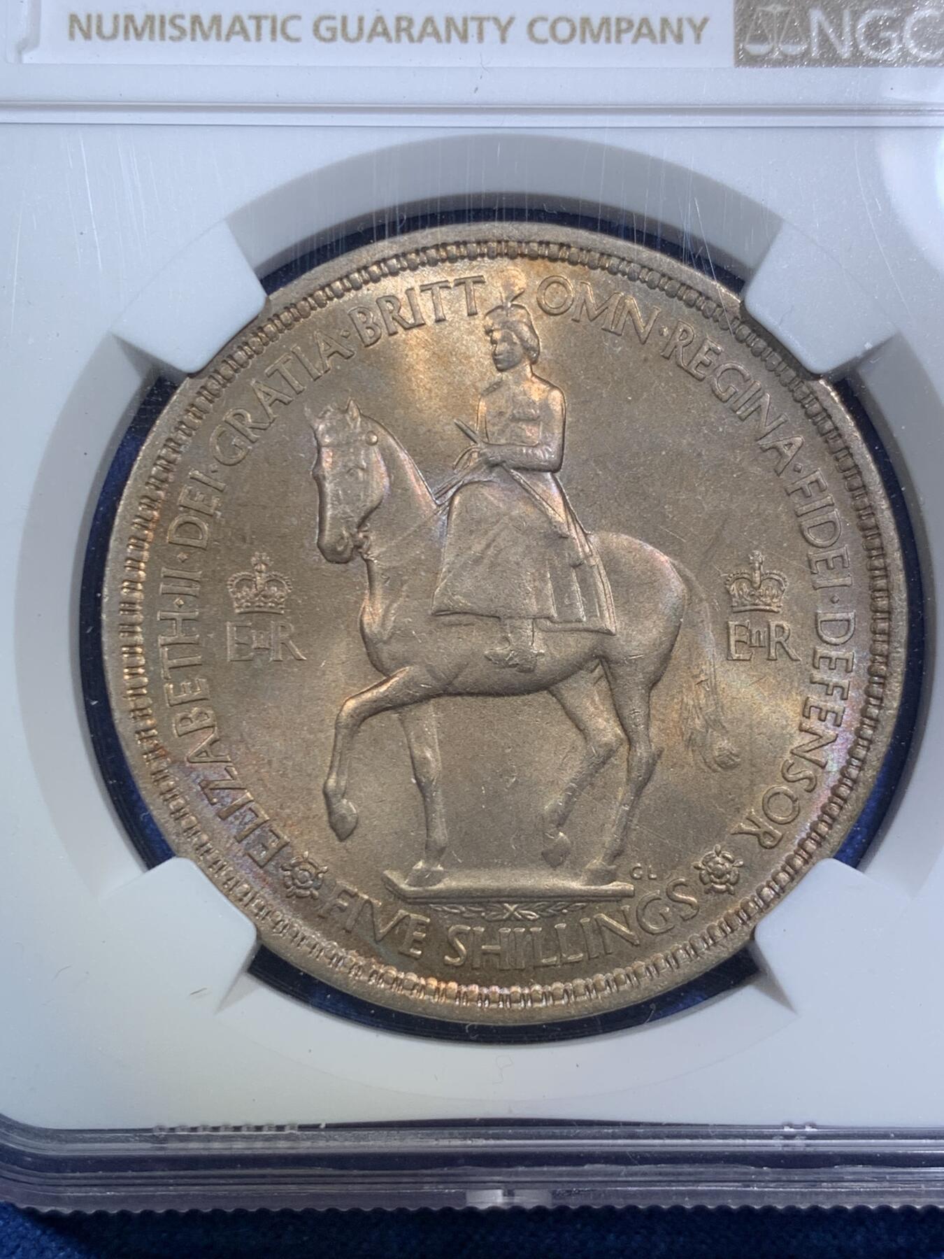 《竞宝斋》第295场- 周日，周一  2场连拍 （全场包邮） NGC MS65 1953 英国 登基克朗 大热品种 65分顶级品相 两面转光 并且都有漂亮的金色包浆