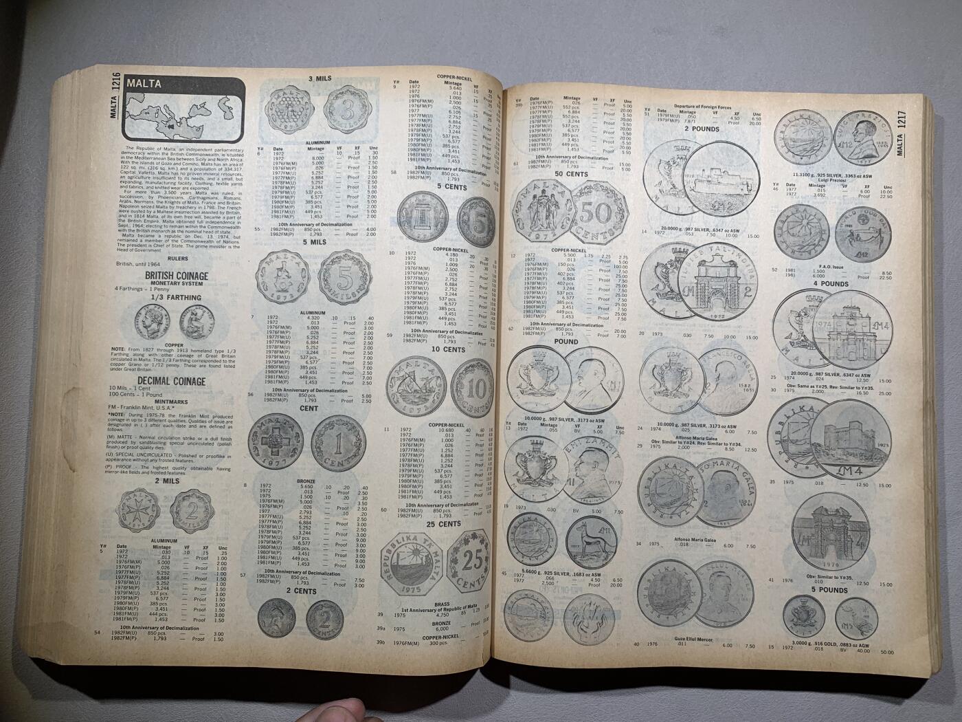 《竞宝斋》第295场- 周日，周一  2场连拍 （全场包邮） 克劳斯世界硬币目录第十版（1984年） 1984页大厚本  收录了自18世纪中期至1983年发行的75000枚以上硬币  内容十分详尽  非常少见