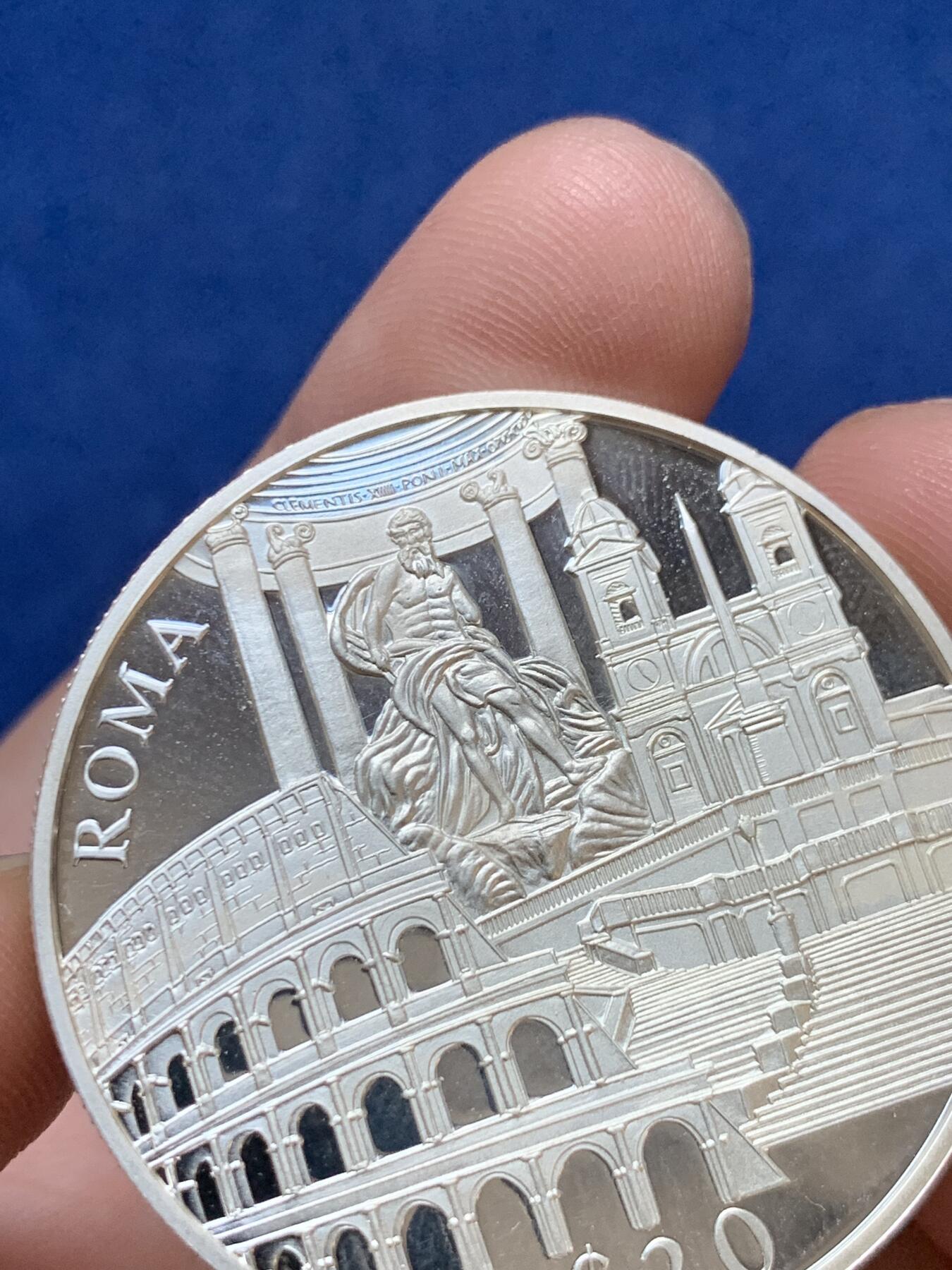 《竞宝斋》第295场- 周日，周一  2场连拍 （全场包邮） 利比里亚2000年罗马纪念20元精制大银币