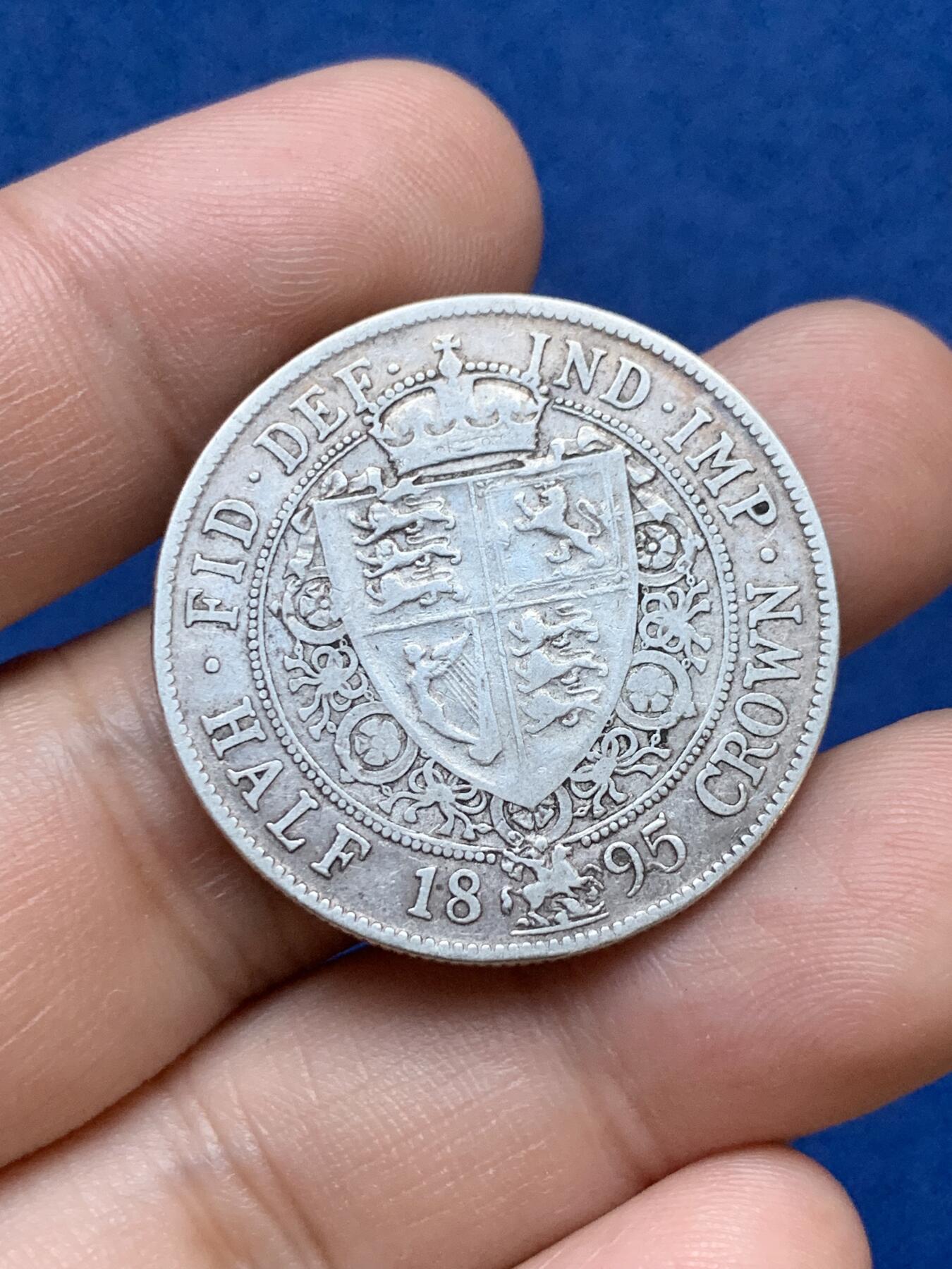 《竞宝斋》第295场- 周日，周一  2场连拍 （全场包邮） 英国1895年维多利亚女王披纱半克朗银币