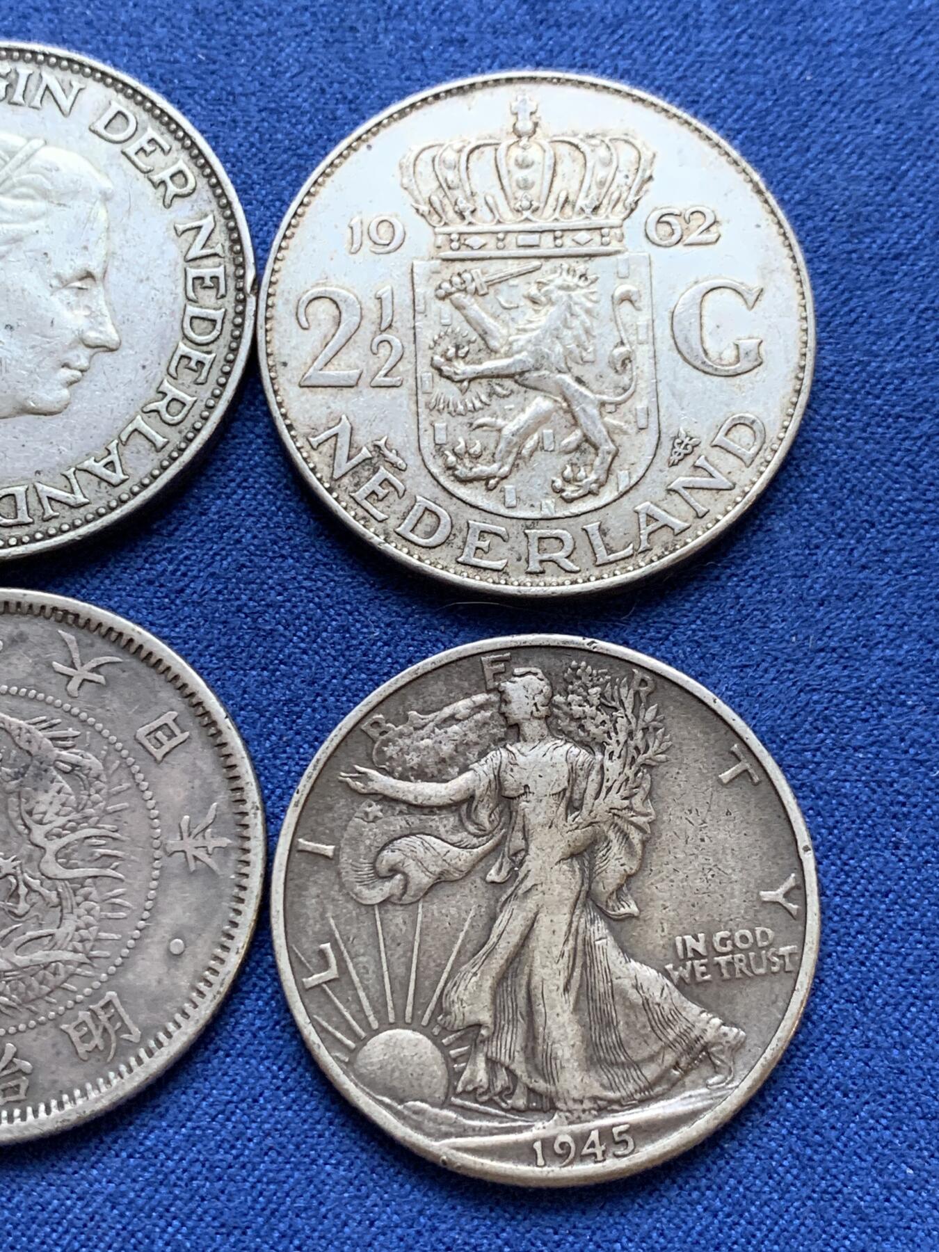 《竞宝斋》第295场- 周日，周一  2场连拍 （全场包邮） 4枚一组 荷兰朱莉安娜女王2.5盾银币两枚+美国1945年行走女神50美分银币一枚+明治四年日本龙五十钱银币一枚