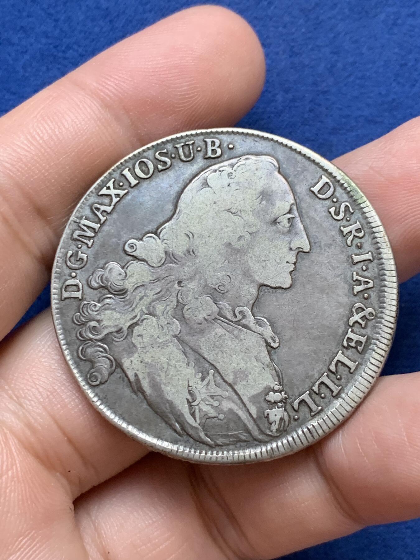 《竞宝斋》第295场- 周日，周一  2场连拍 （全场包邮） 德国1766巴伐利亚抱婴1泰勒银币 早期头像