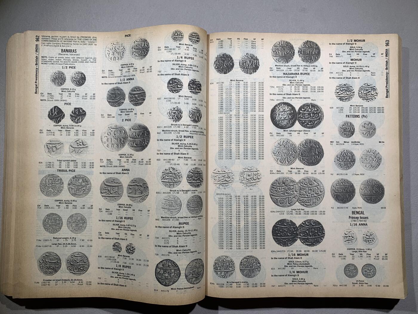 《竞宝斋》第295场- 周日，周一  2场连拍 （全场包邮） 克劳斯世界硬币目录第十版（1984年） 1984页大厚本  收录了自18世纪中期至1983年发行的75000枚以上硬币  内容十分详尽  非常少见