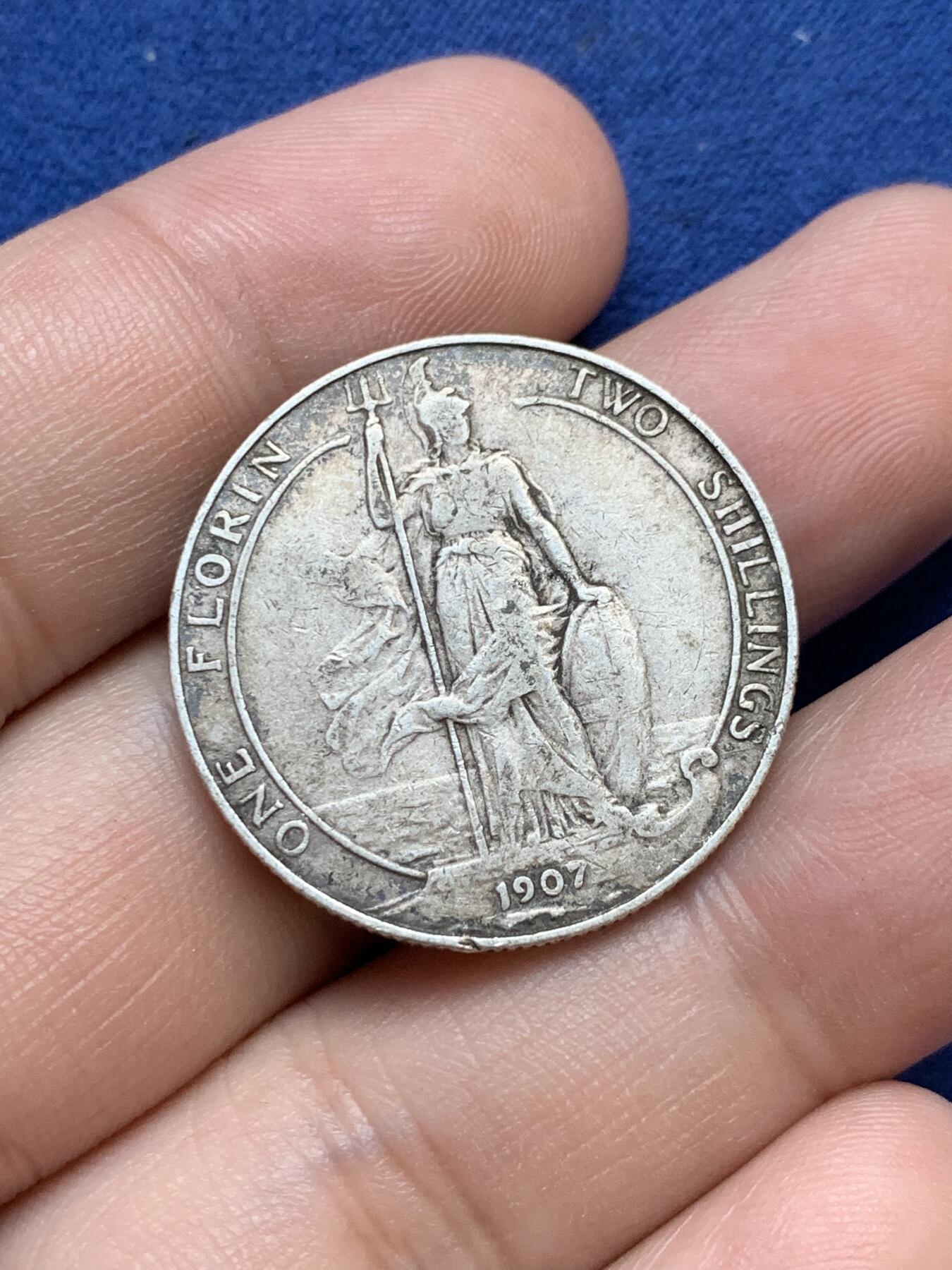 《竞宝斋》第295场- 周日，周一  2场连拍 （全场包邮） 英国1907年爱七海神2先令银币 少见年份