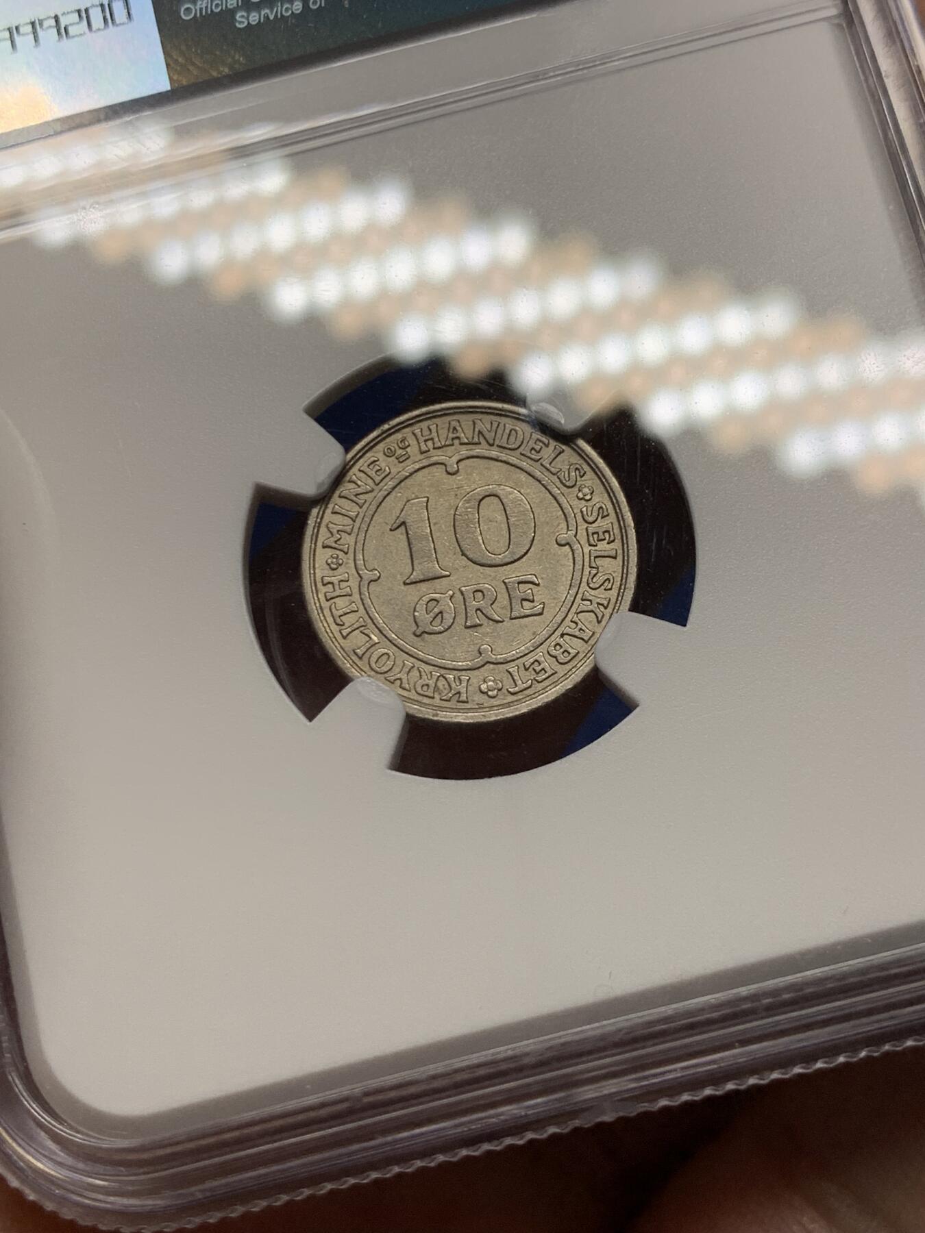 《竞宝斋》第295场- 周日，周一  2场连拍 （全场包邮） NGC AU58 丹麦王国 格林兰岛 1922 冰晶石矿业10欧尔代币 稀少