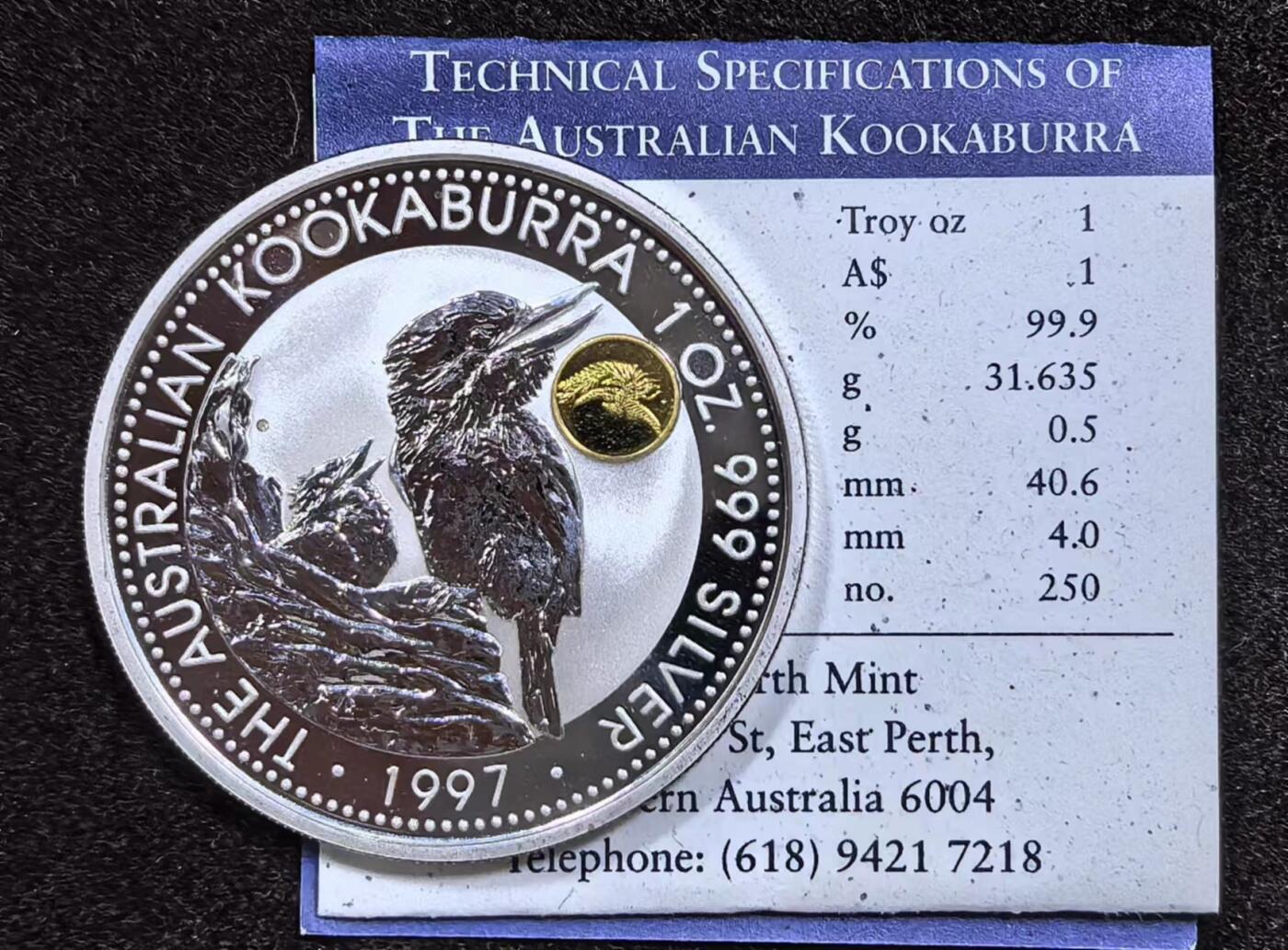 北京马甸外国币专卖微拍第124期，外国金银币专场，陆续上新，欢迎关注 1997年澳大利亚发行镶金龙凤翠鸟银币一对，龙凤呈祥像征着生活美满幸福如意，澳大利亚一共发行了95，96，67年三个年份的镶金翠鸟市面上常见，只有这对龙凤翠鸟非常稀少。