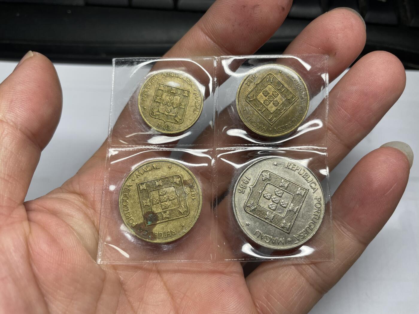 每日一拍，2024年集古藏今外币拍卖第十二期-第7场—（总第117拍-精选银币等专场），新一期拍卖开始了 澳门套币四枚
