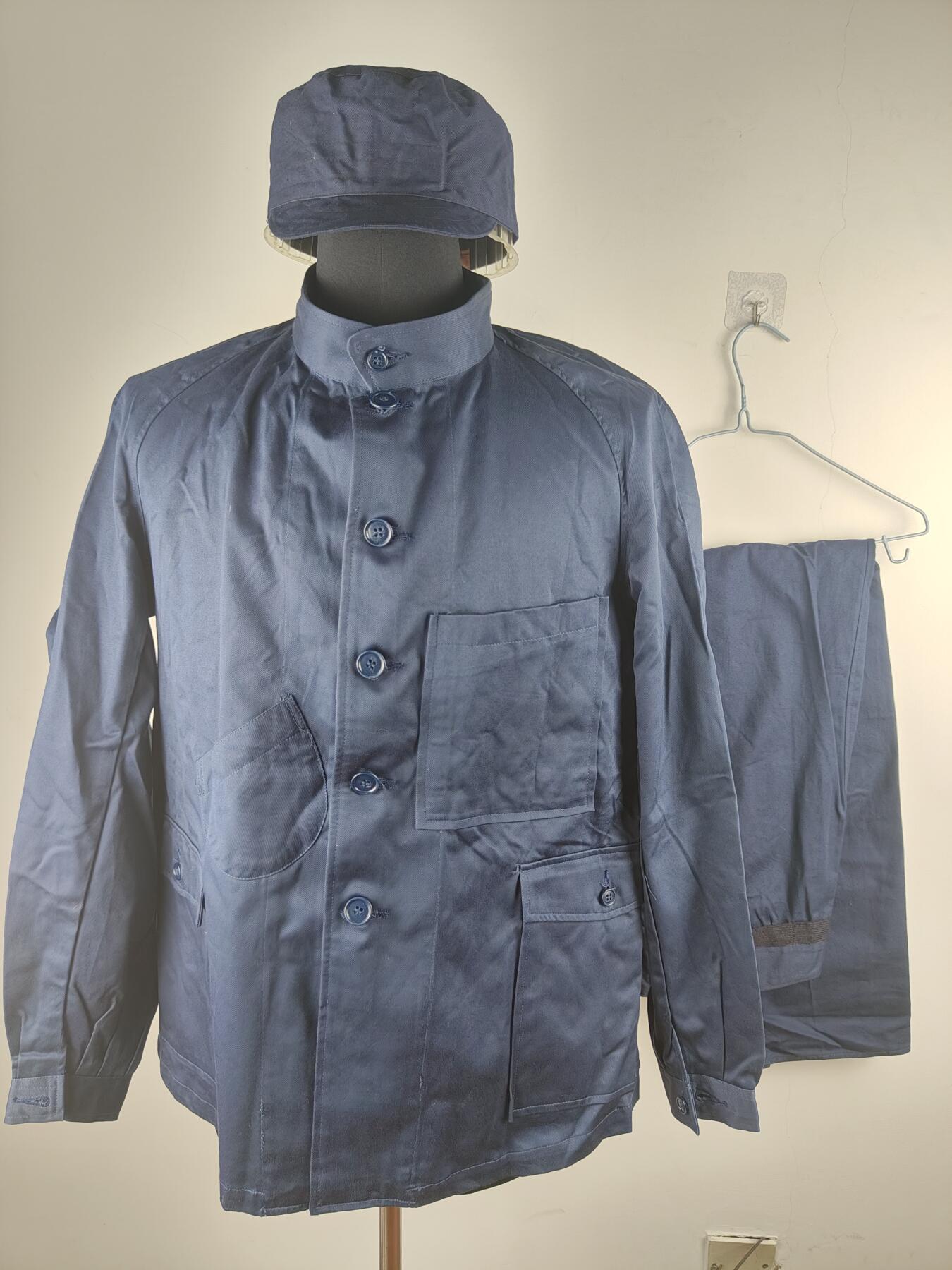 全场0元起拍 第181期 咸鱼国勋章拍卖专场 8月11日（周日）下午6：00开始 日本国铁制服一套 领围46 肩宽46 袖长56 胸围106 衣长70腰围88 裤长108 头围57