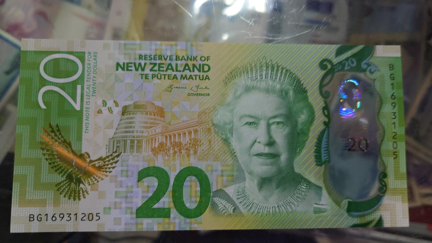 【世界钱币】精选微拍第125期暨2024年第36期  豹子号和硬货专场 2016年新西兰20元 全新绝品无47尾号205