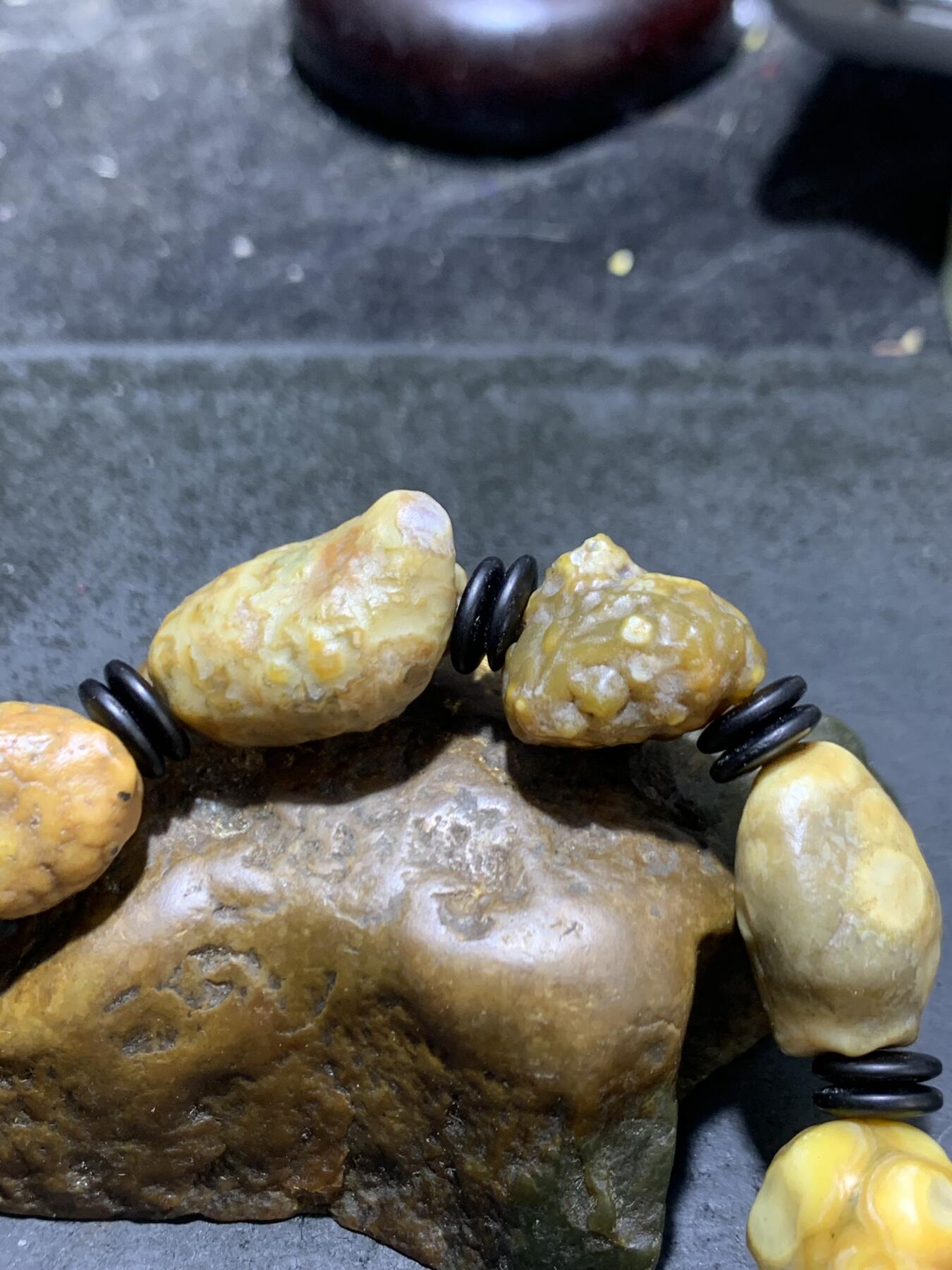精美鱼籽纹筋脉石老料原石手串一条，，