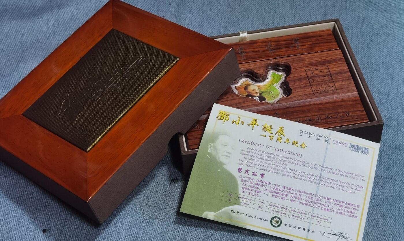 北京马甸外国币专卖微拍第124期，外国金银币专场，陆续上新，欢迎关注 2004年库克发行邓小平彩色纪念银币，这枚币为地图形1盎司银币深受藏家喜欢，特别是收藏异形币，地图币的经典藏品，