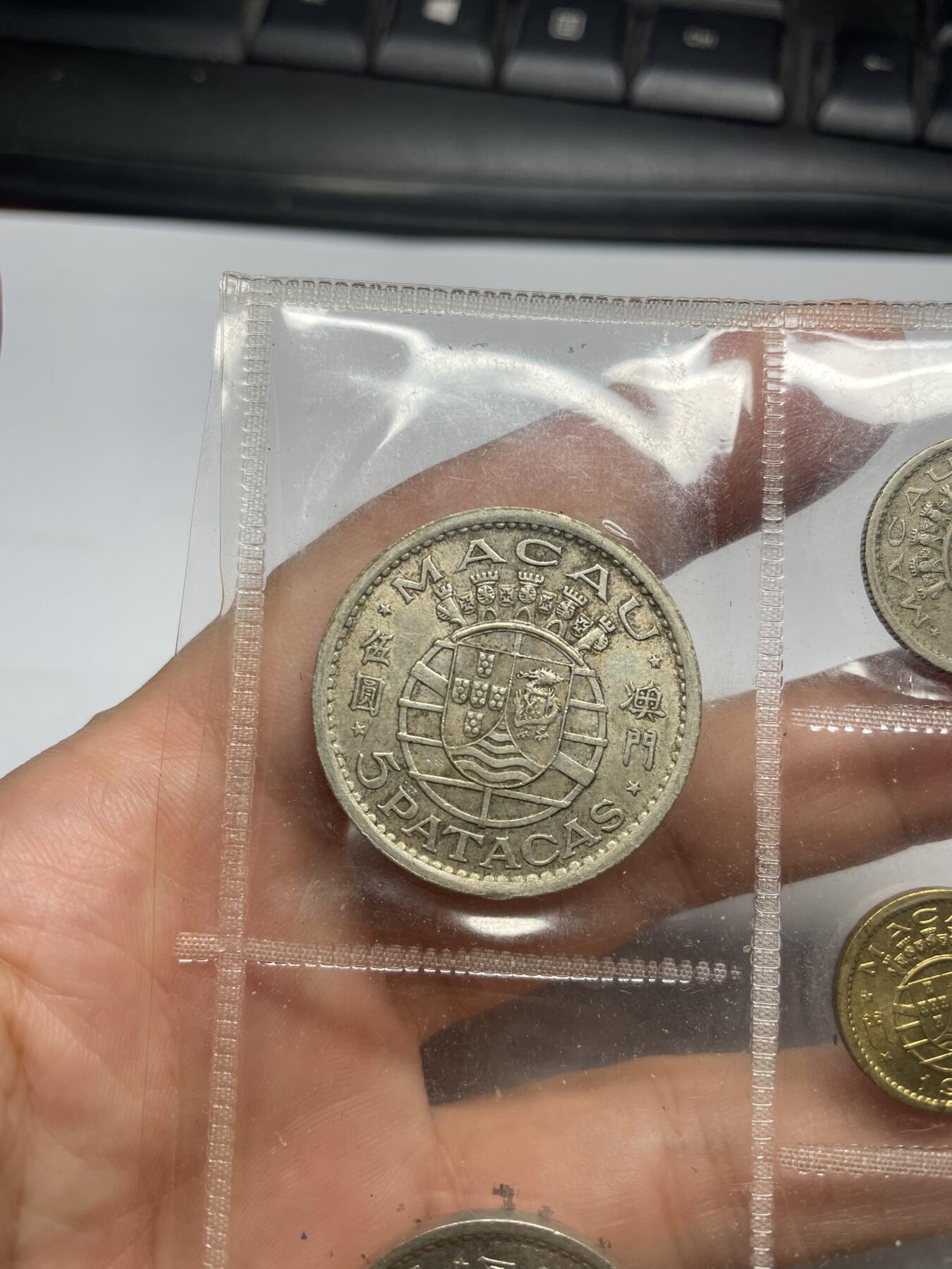 每日一拍，2024年集古藏今外币拍卖第十二期-第7场—（总第117拍-精选银币等专场），新一期拍卖开始了 澳门套币5枚含1952年大银币