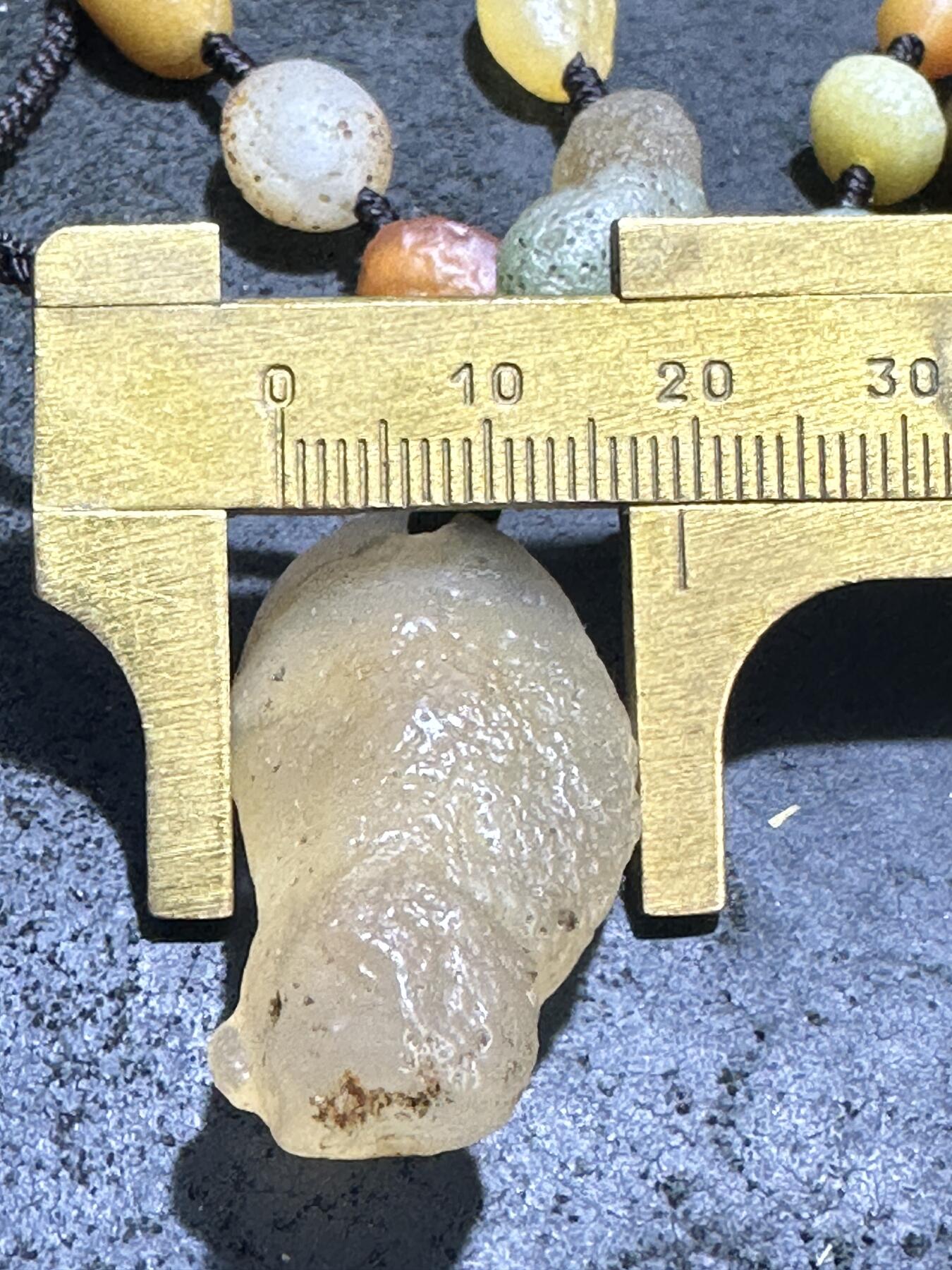 精美阿拉善高圆度彩珠玛瑙编织项链一条，