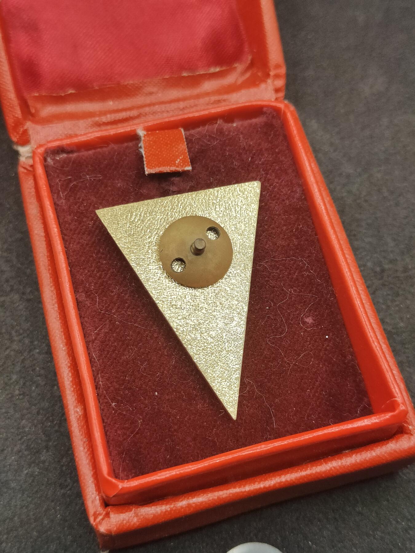 全场0元起拍 第181期 咸鱼国勋章拍卖专场 8月11日（周日）下午6：00开始 东德 NVA 恩格斯军校毕业证章 高级军官 将官用