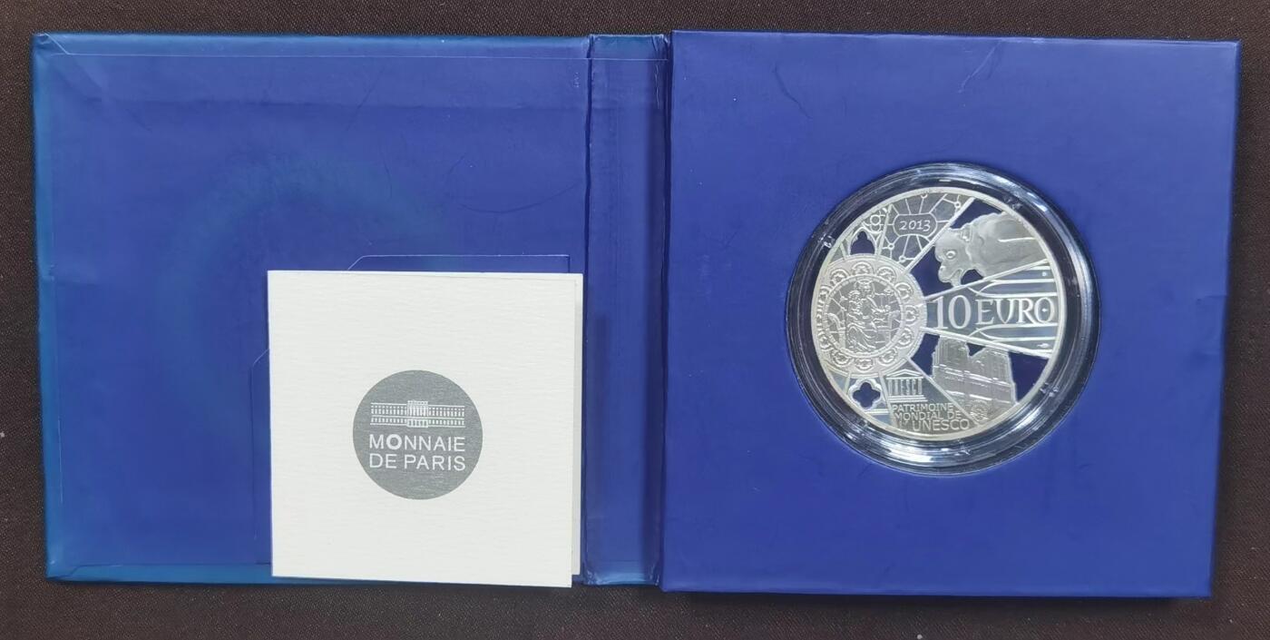 北京马甸外国币专卖微拍第124期，外国金银币专场，陆续上新，欢迎关注 2019年法国巴黎圣母院灾后重建慈善精制纪念银币.巴黎圣母院银币重量：21克成色900，盒证齐全