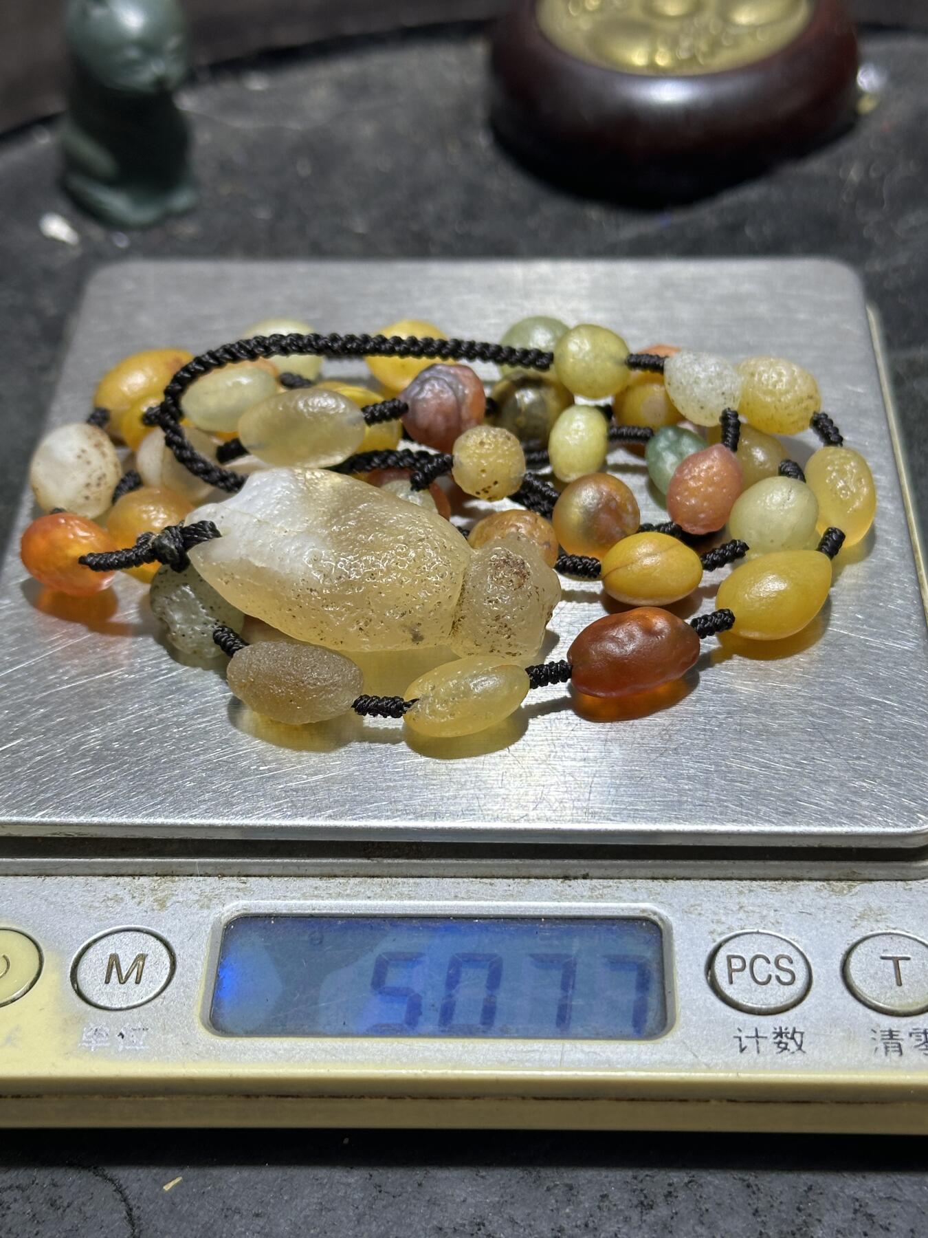 精美阿拉善高圆度彩珠玛瑙编织项链一条，