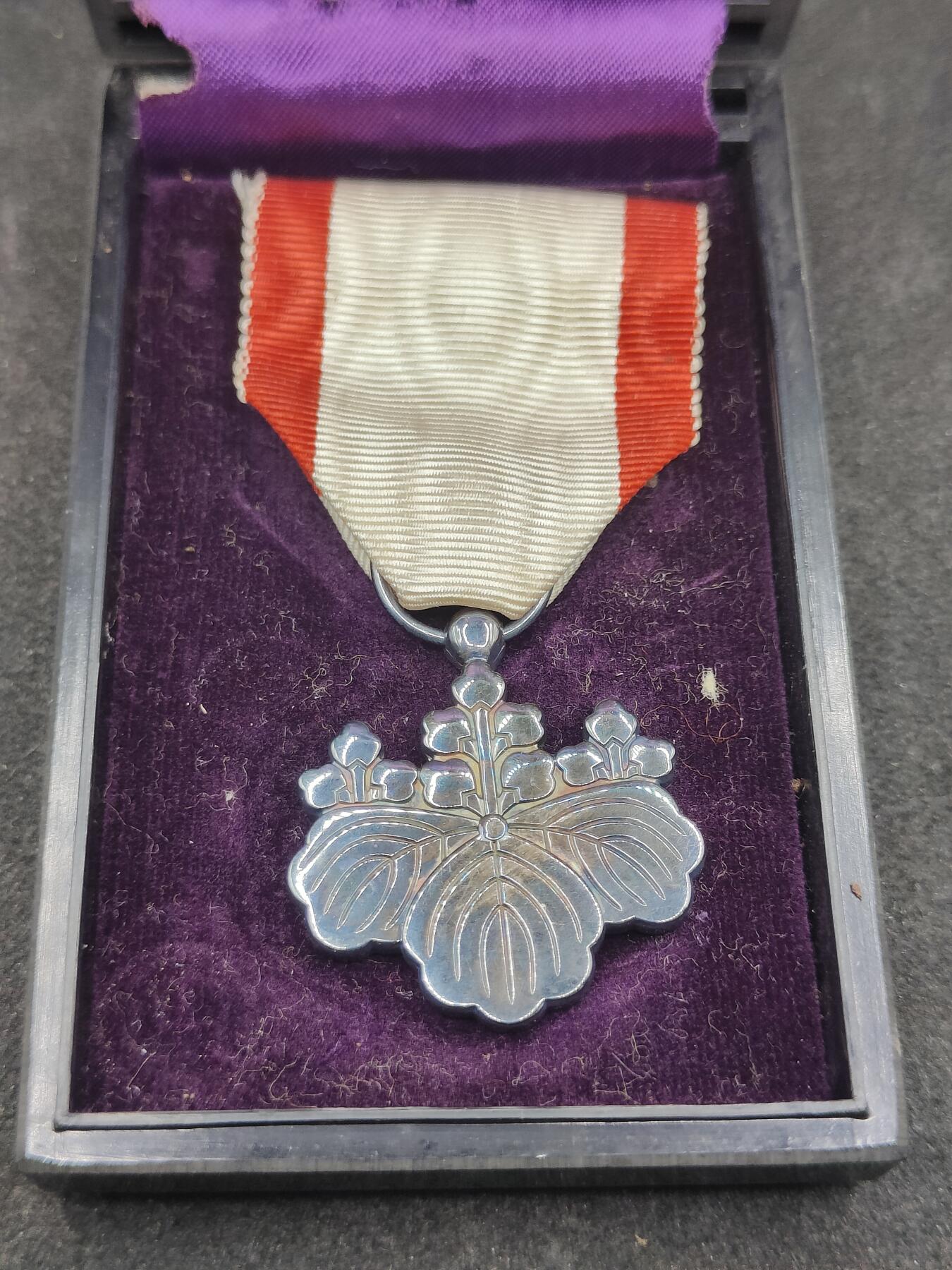 全场0元起拍 第181期 咸鱼国勋章拍卖专场 8月11日（周日）下午6：00开始 日本战后白叶章银制带盒