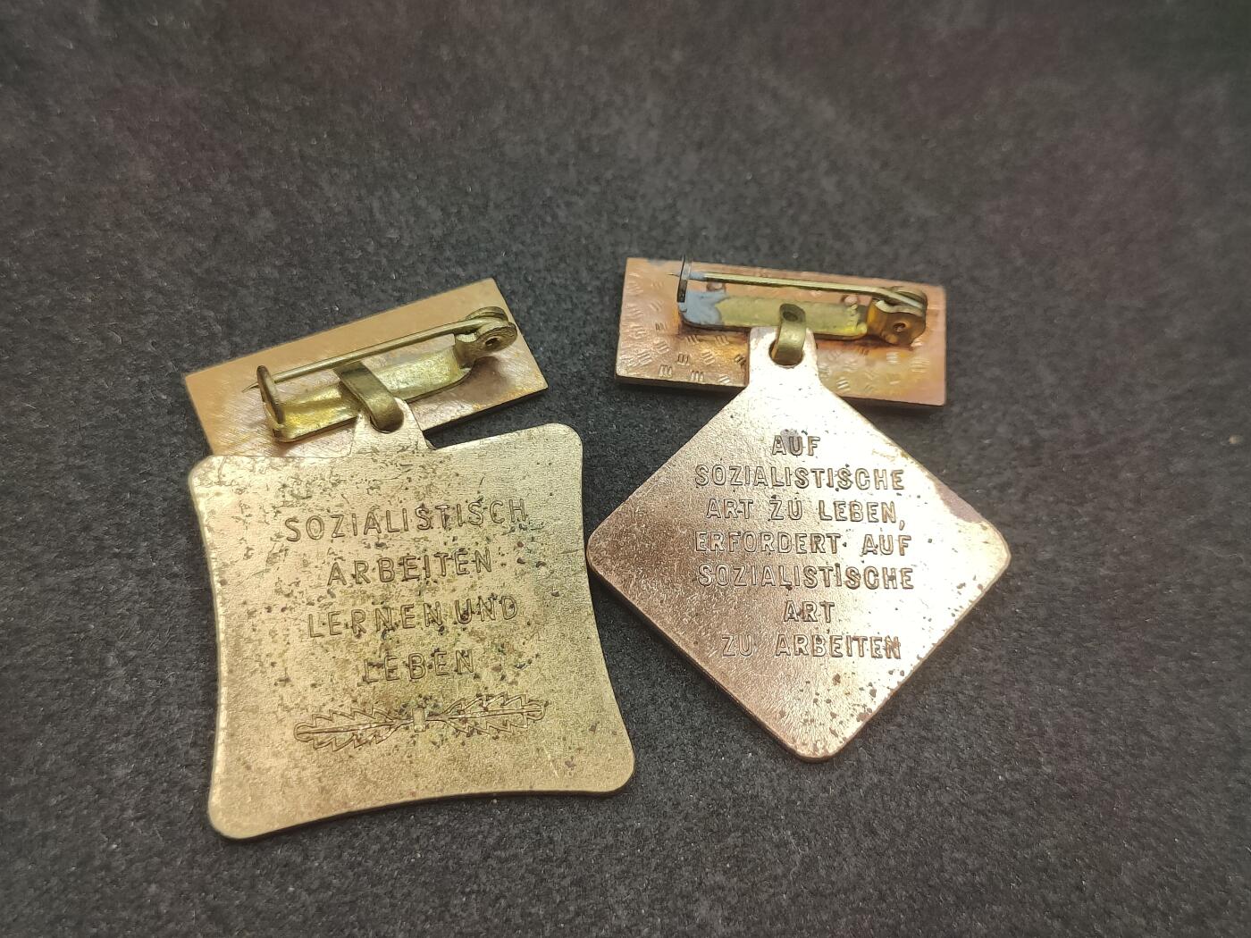 全场0元起拍 第181期 咸鱼国勋章拍卖专场 8月11日（周日）下午6：00开始 东德劳动奖章两个