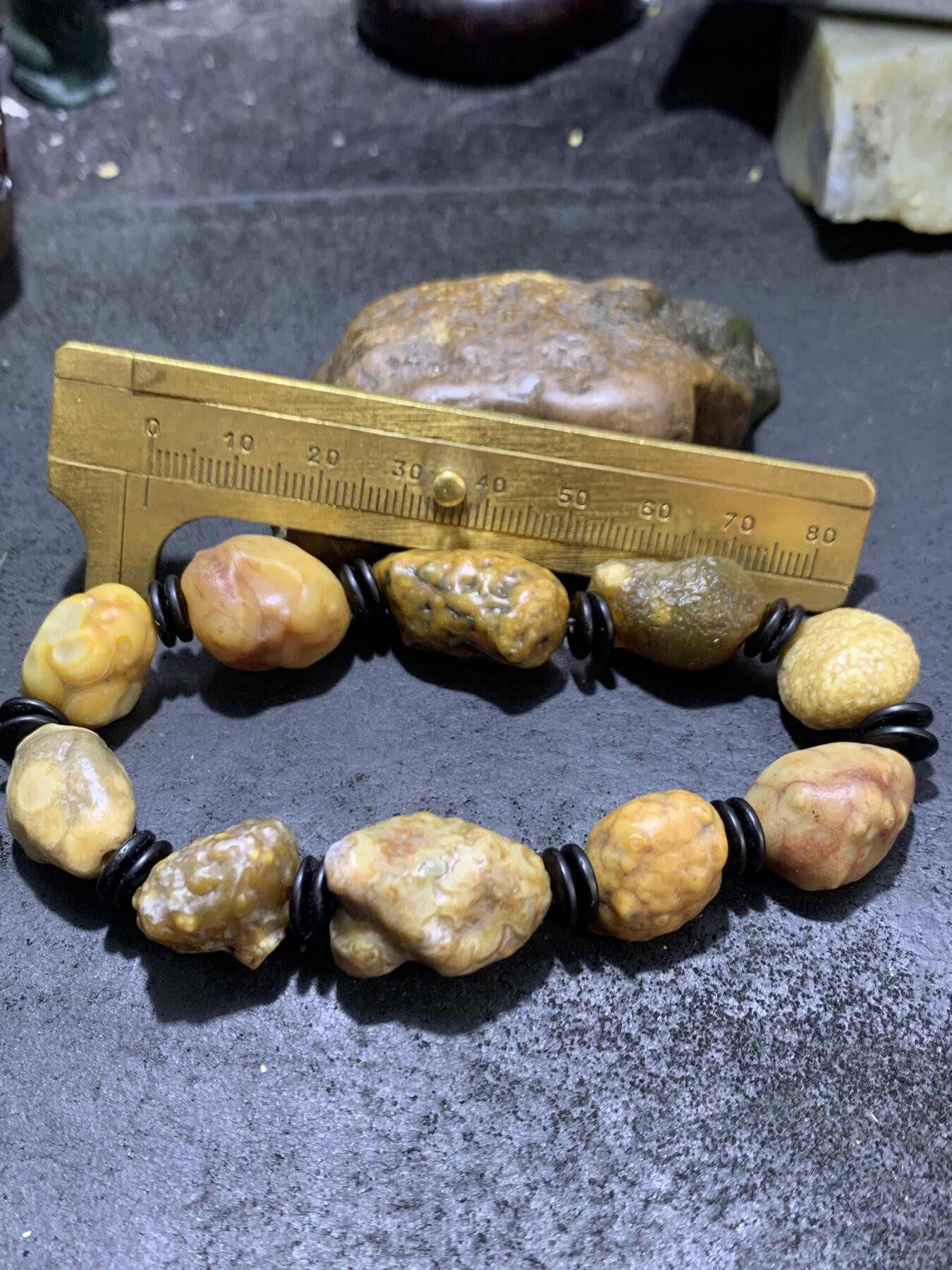 精美鱼籽纹筋脉石老料原石手串一条，，