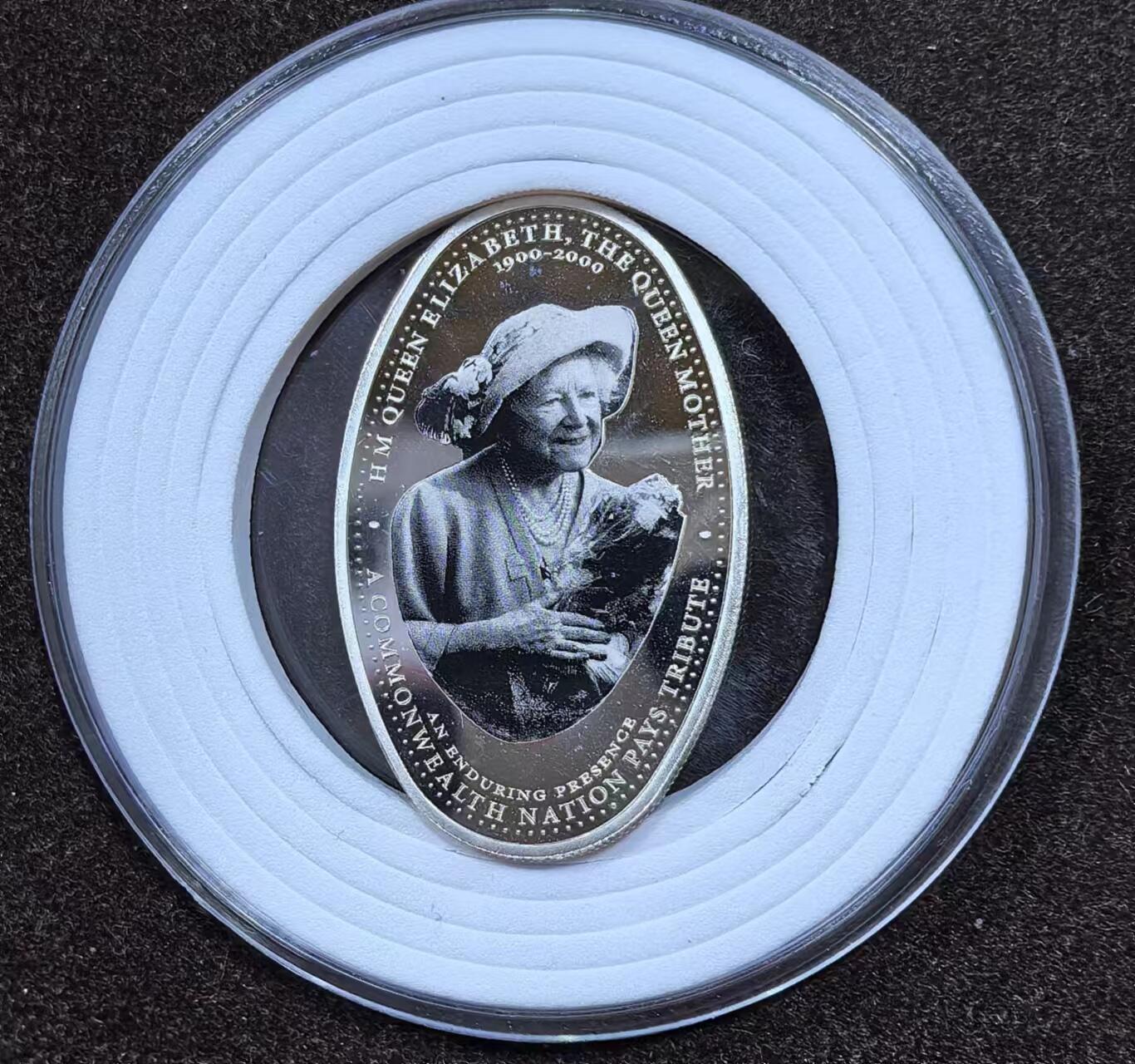北京马甸外国币专卖微拍第124期，外国金银币专场，陆续上新，欢迎关注 A赞比亚2000年英国女王王太后精制椭圆形彩色纪念银币20克成色925