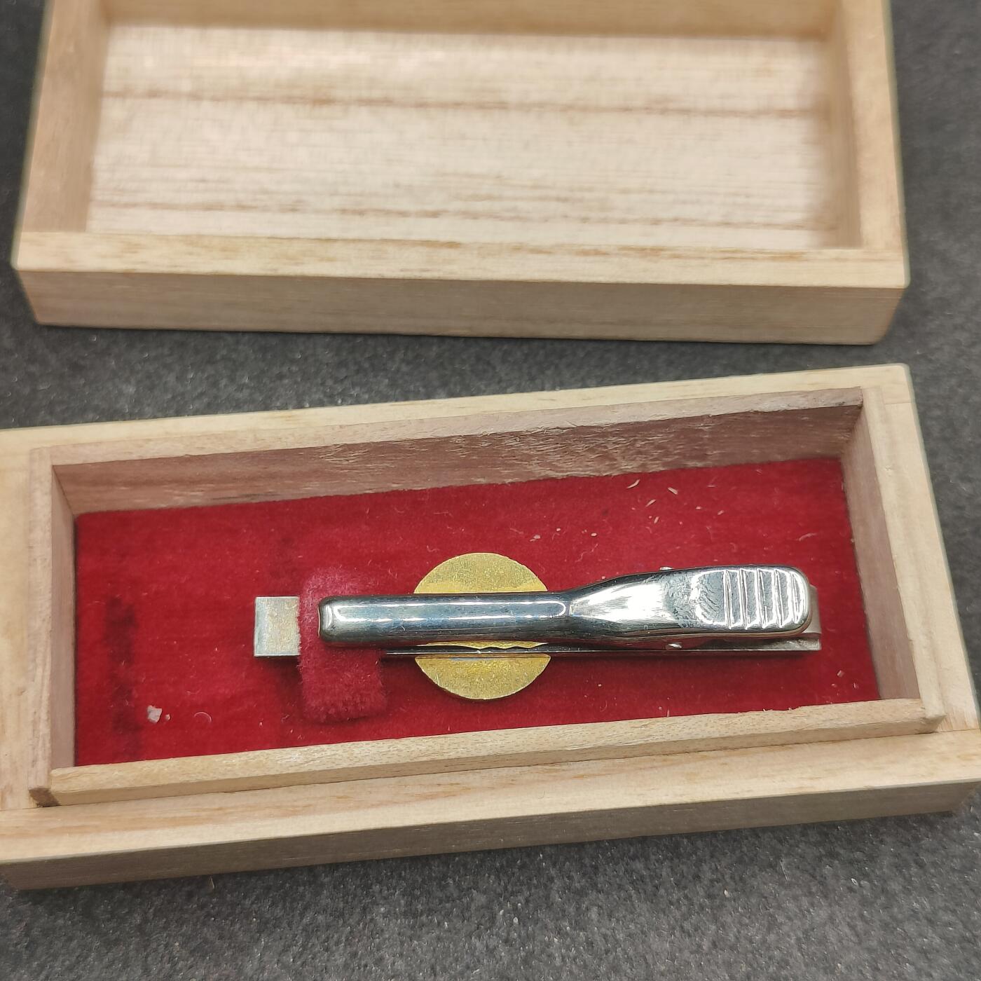 全场0元起拍 第181期 咸鱼国勋章拍卖专场 8月11日（周日）下午6：00开始 日本褒章受章者领带夹