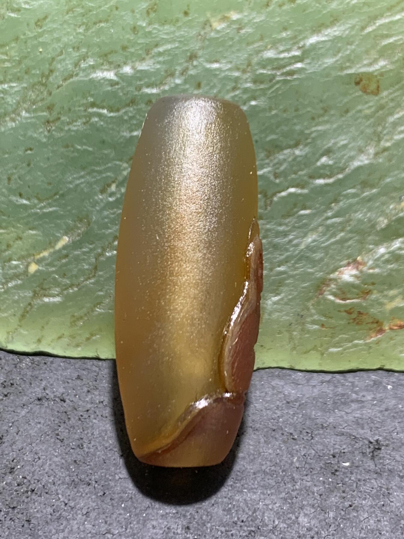 精美亚光高玉化巴西玛瑙手工俏色巧雕玉兔桶珠一个！
