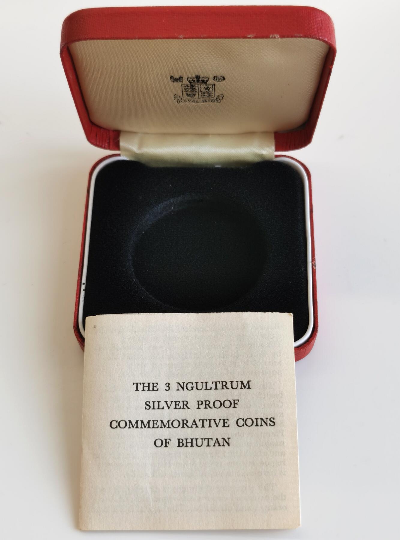 博洋堂世界钱币拍卖第087期（全场包邮） PCGS PR66 不丹1979年第四任国王吉格梅·辛格·旺楚克大婚，乌鸦王冠3努尔特鲁姆精制银币 原盒带证书