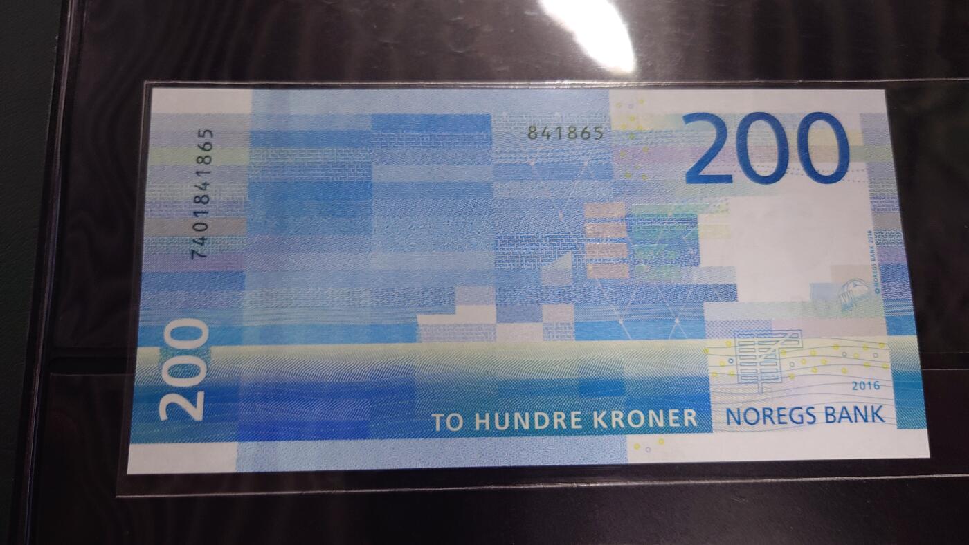 【世界钱币】精选微拍第125期暨2024年第36期  豹子号和硬货专场 2016年挪威200克朗 全新绝品尾号865