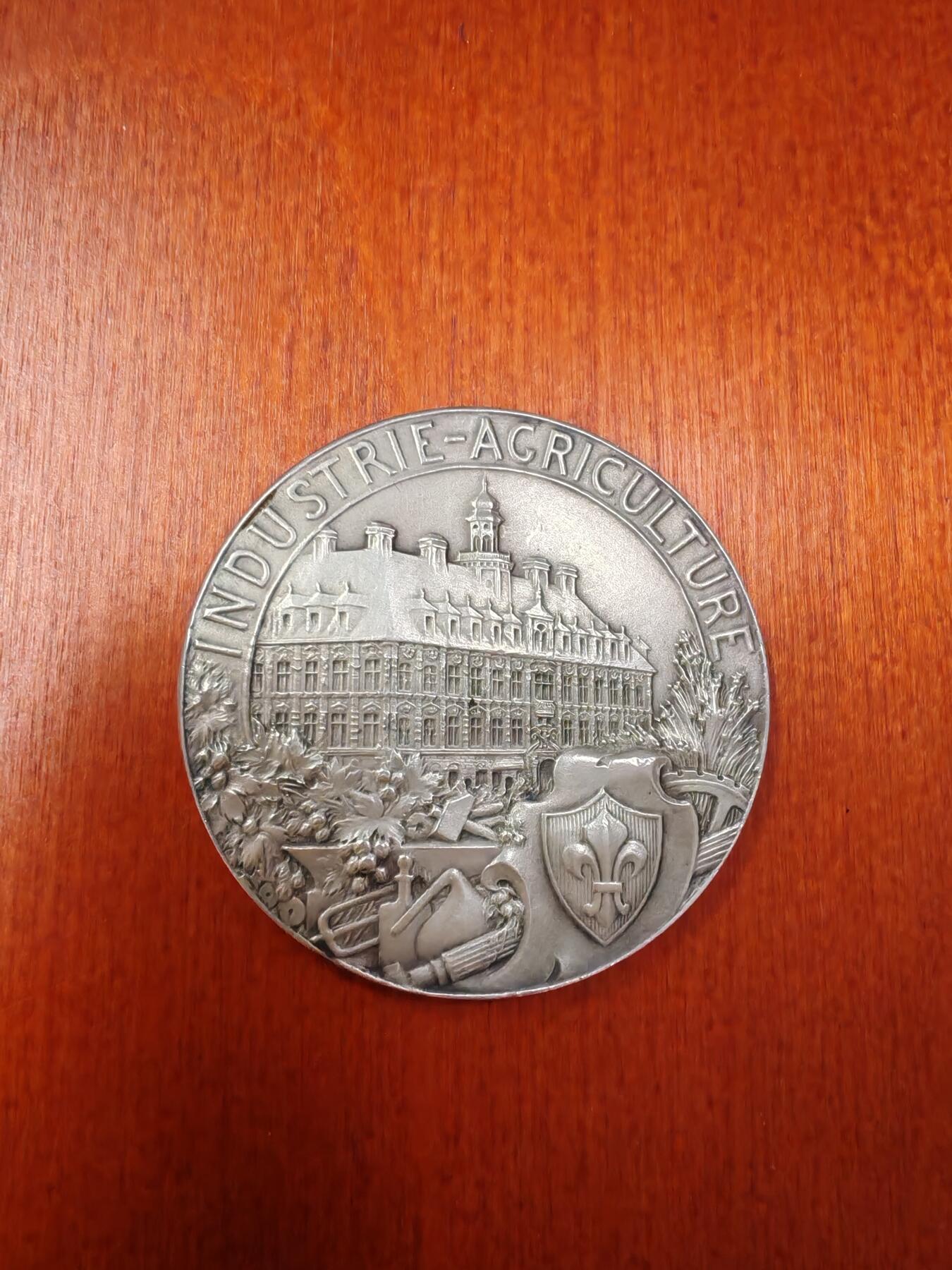 长老汇龙年精选第二十场拍卖 ND法国里尔商会银章，49.75克，45MM，边有银标