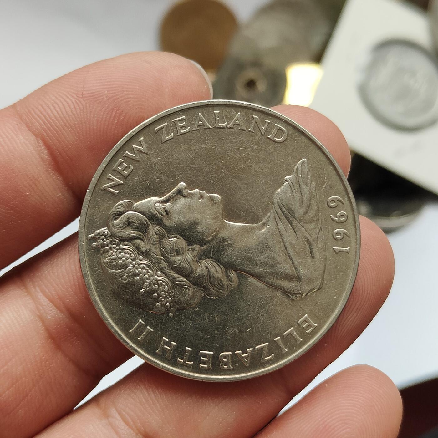 英雄古币捡漏专场第一期无押金可累计捡漏，全场50包邮，偏远地区除外。 库克岛大克朗