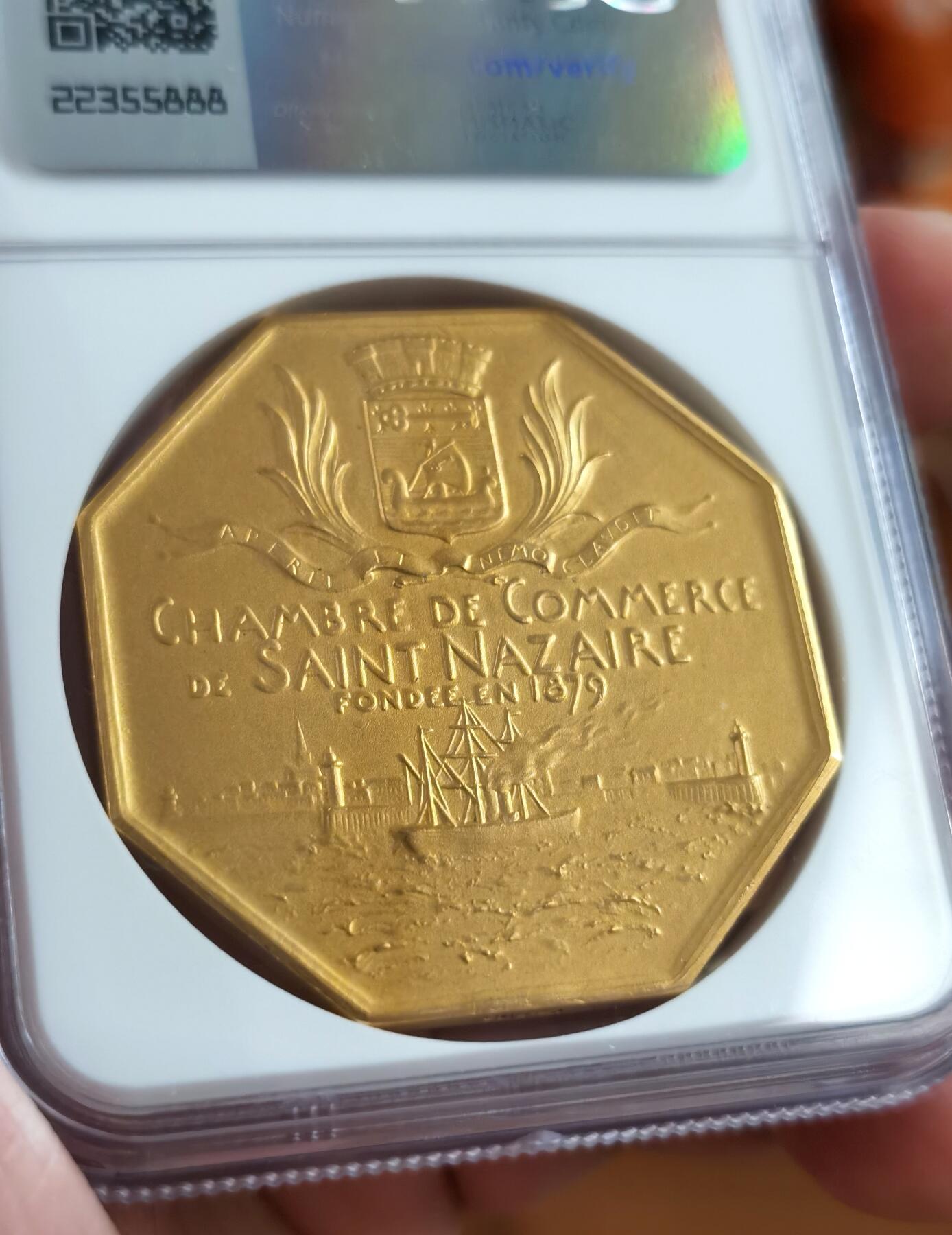 博洋堂世界钱币拍卖第087期（全场包邮） 罗蒂Roty 1879年圣纳泽尔商会原铸八角金章 直径: 45mm 克重: 58.2g 边铭: 丰饶角+ 1OR（一级金920‰）收藏佳品，顶级品相，NGC MS64