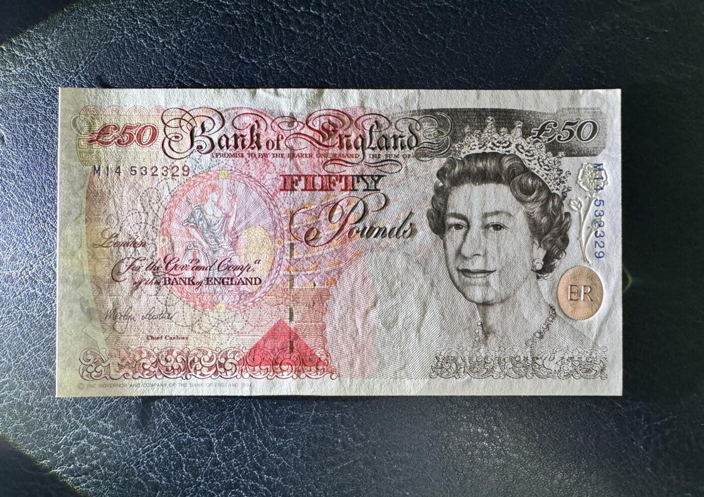 收藏联盟Quantum Auction 第367期拍卖  英国1994 (ND 2006)年50镑 品相UNC- 边缘荧光个边角瑕疵 英格兰银行首任总裁 霍布伦