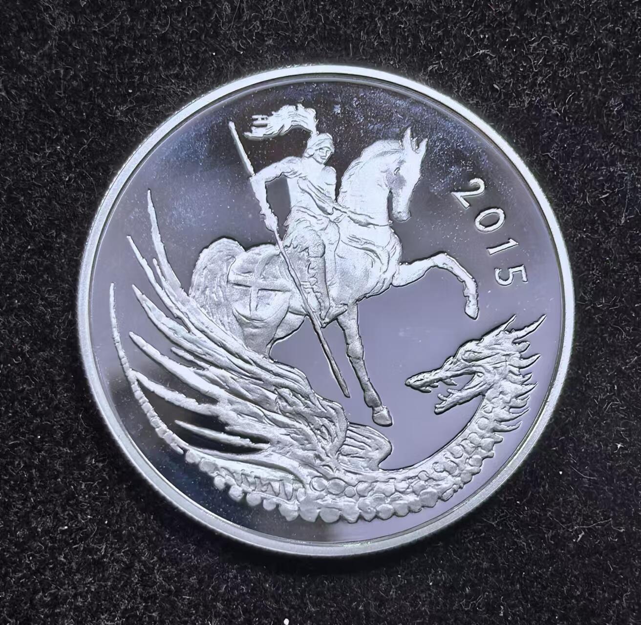 北京马甸外国币专卖微拍第124期，外国金银币专场，陆续上新，欢迎关注 2015年英国乔治屠龙精制银币1盎司.马剑.新版女王头像.限量7500枚，抢手品种盒证齐全