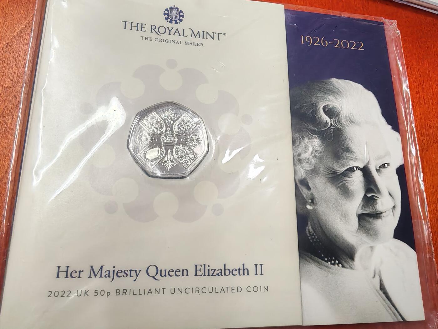 长老汇龙年精选第二十场拍卖 2022英国女王逝世50便士铜镍币，卡装