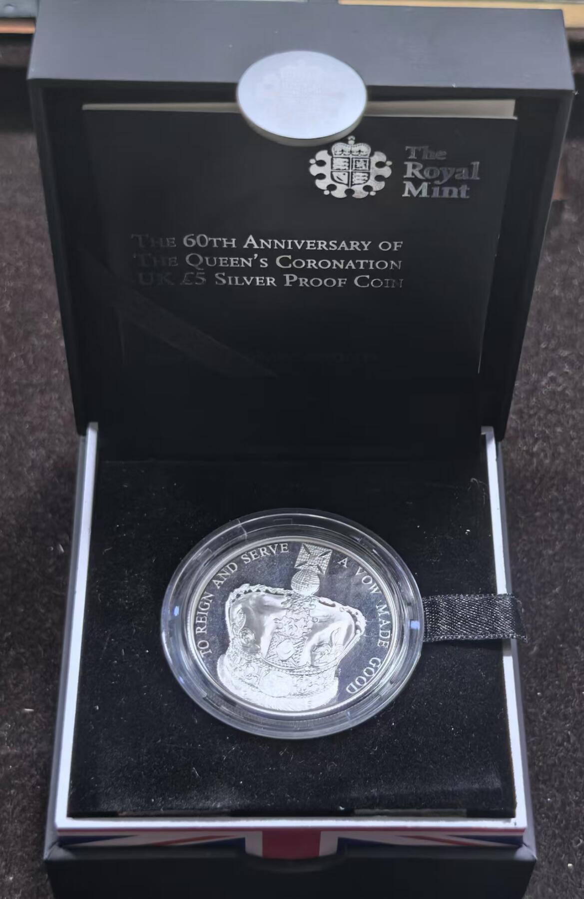 北京马甸外国币专卖微拍第124期，外国金银币专场，陆续上新，欢迎关注 2013年英国5镑精制纪念银币 伊丽莎白二世钻石加冕 重量：28.28g 含银：92.5%，热门品种盒证齐全