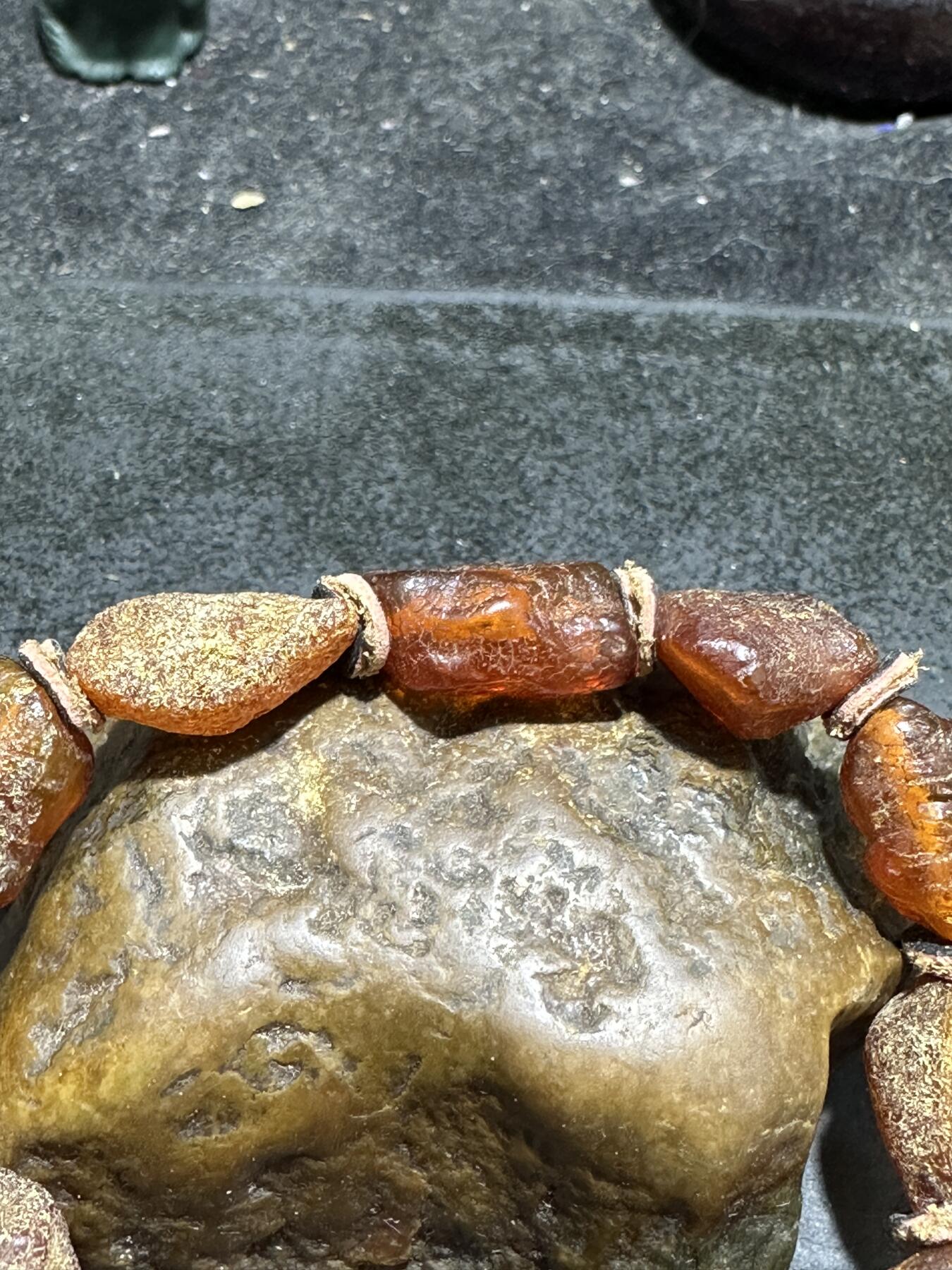 精美天然乌克兰蜜蜡随形原石手串1条！，