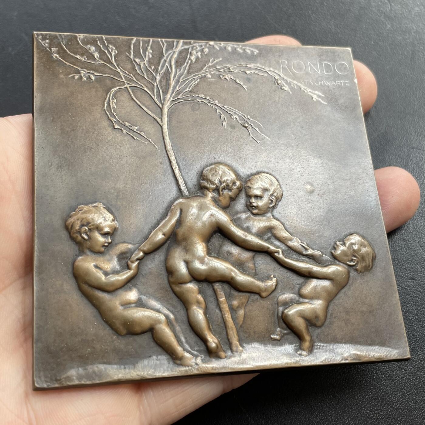 「木头集藏」章牌精品专场！ Schwartz～奥地利RONDO 回旋曲单面大铜章，尺寸：80×80mm，奥地利艺术章牌大师施瓦茨的经典作品之一。