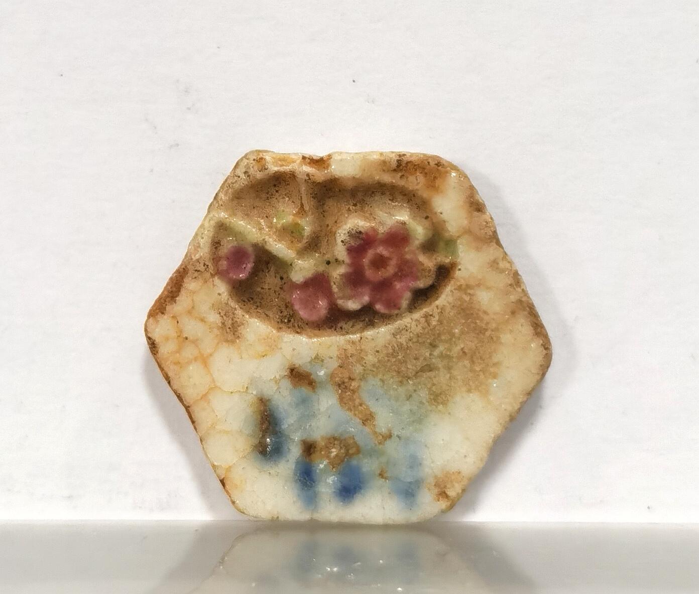 博洋堂世界钱币拍卖第087期（全场包邮） 暹罗早期瓷币，六边形，正面“顺”背面梅花图案很精美，稀见品种