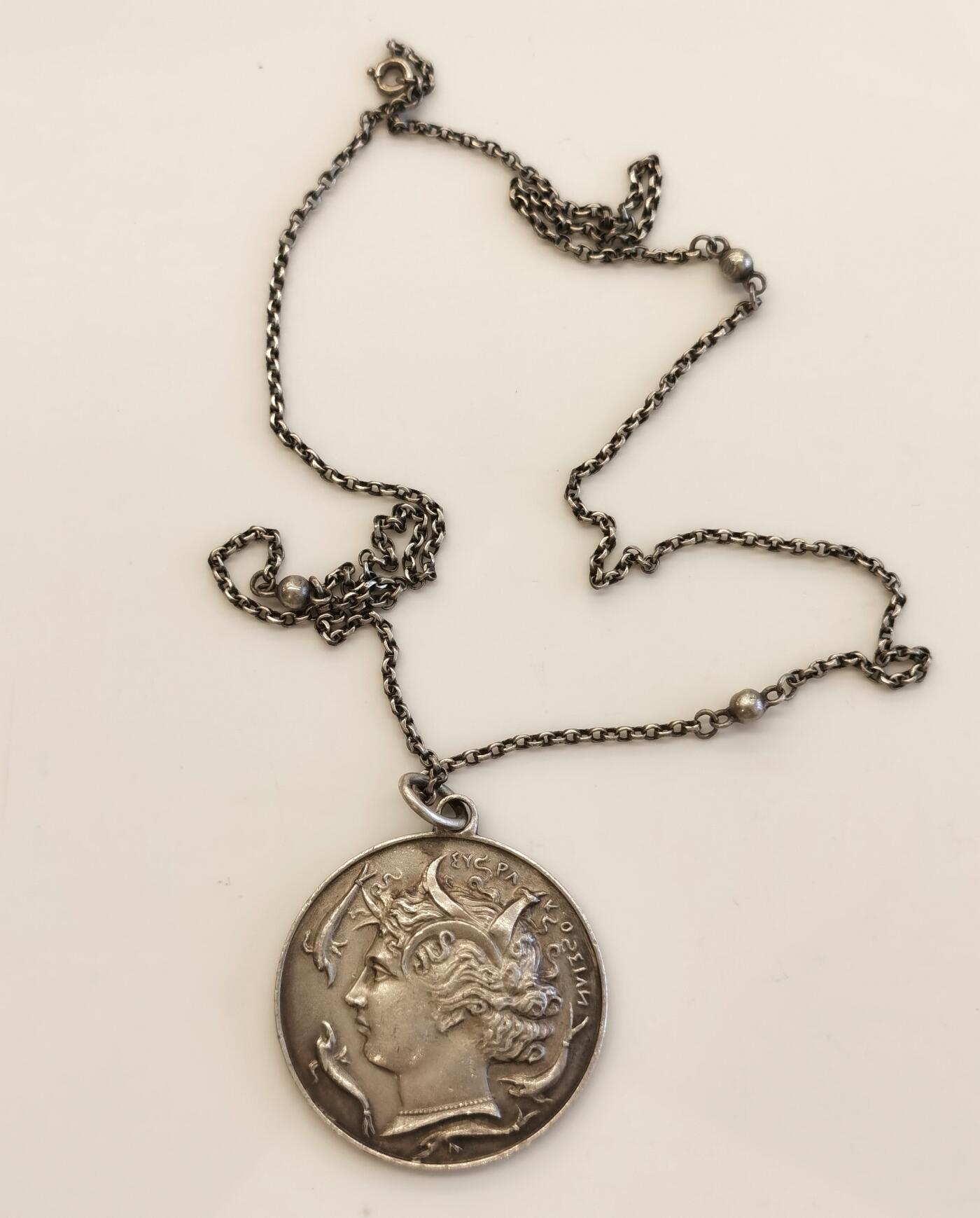 博洋堂世界钱币拍卖第087期（全场包邮） 法国19世纪镀银铜章，非常漂亮的高浮雕，不确定材质，银或铜镀银，割开一个口是白色