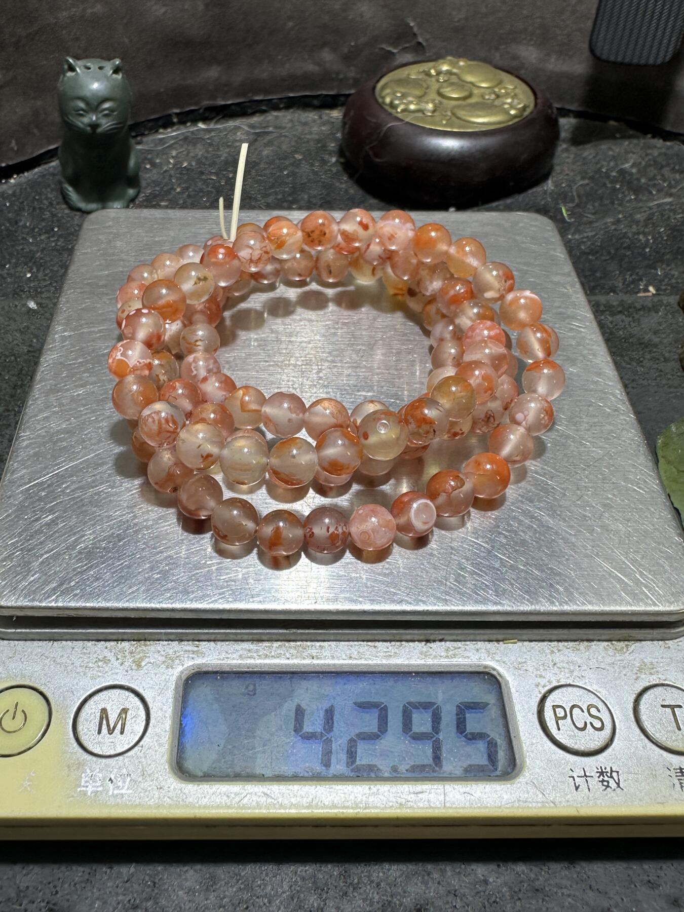 川料南红玛瑙荔枝冻飘红108手串一条。