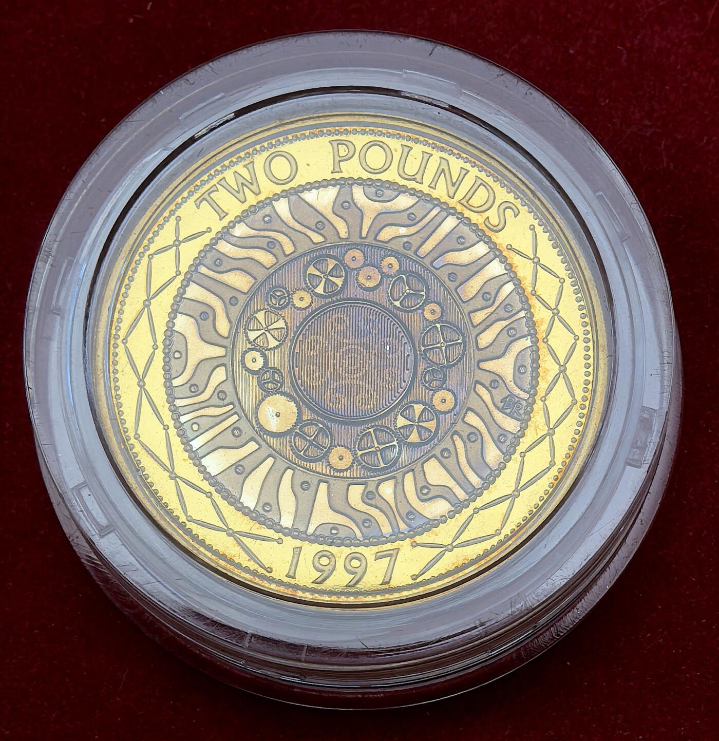 凡希社世界钱币微拍第二百八十期 1997英国科技百年双色加厚2镑，略有氧化。