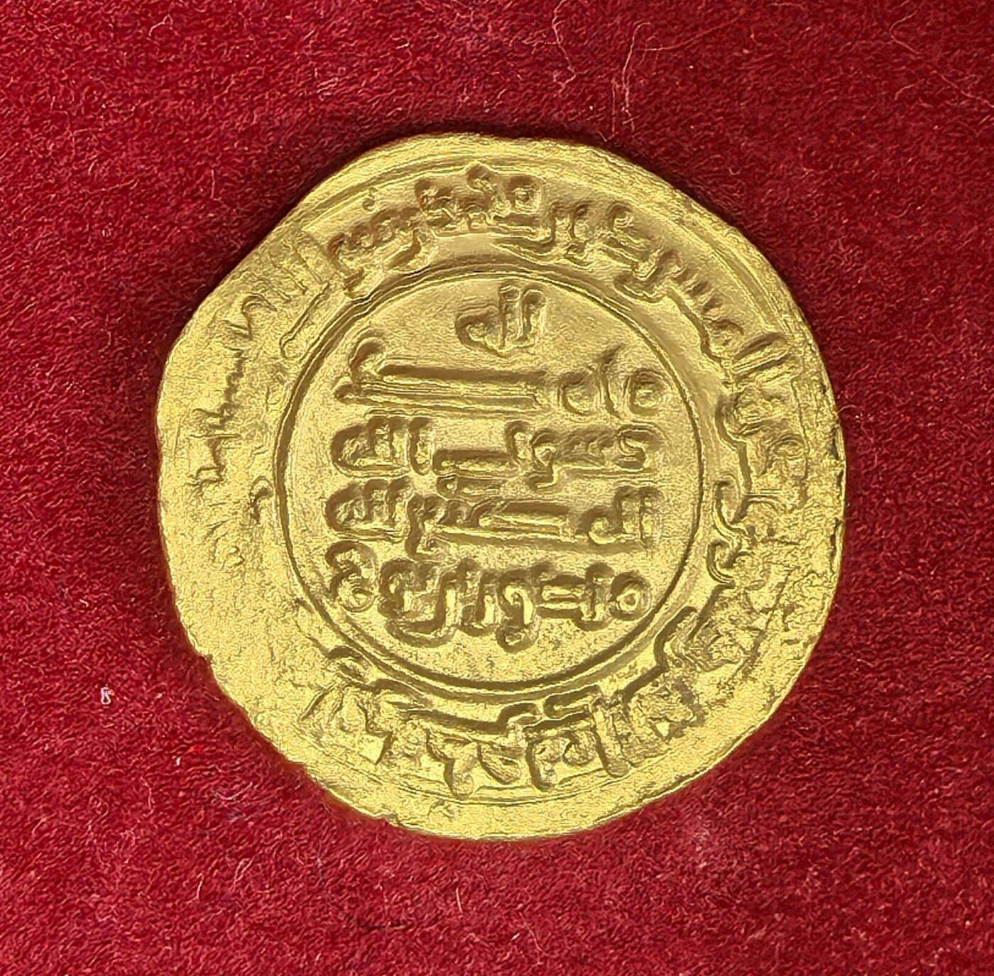 凡希社世界钱币微拍第二百八十期 AH384萨曼王朝努哈三世尼沙普尔金第纳尔，金色明亮，为当时工艺所能达到的最高纯度，实测5.96g