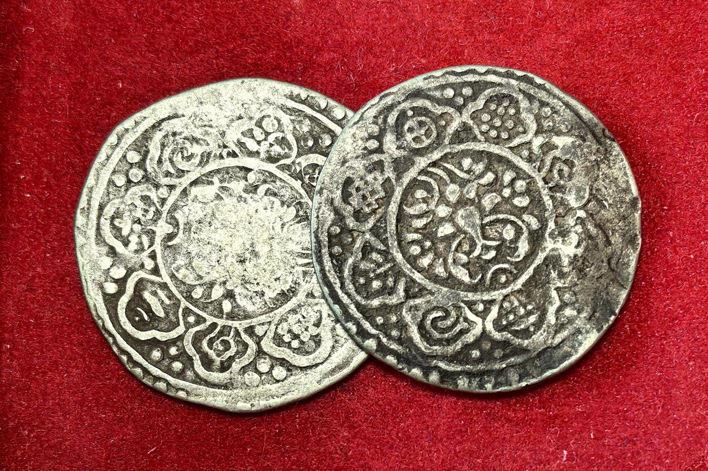 凡希社世界钱币微拍第二百八十期 1840'S中国西藏初版章噶两枚一组