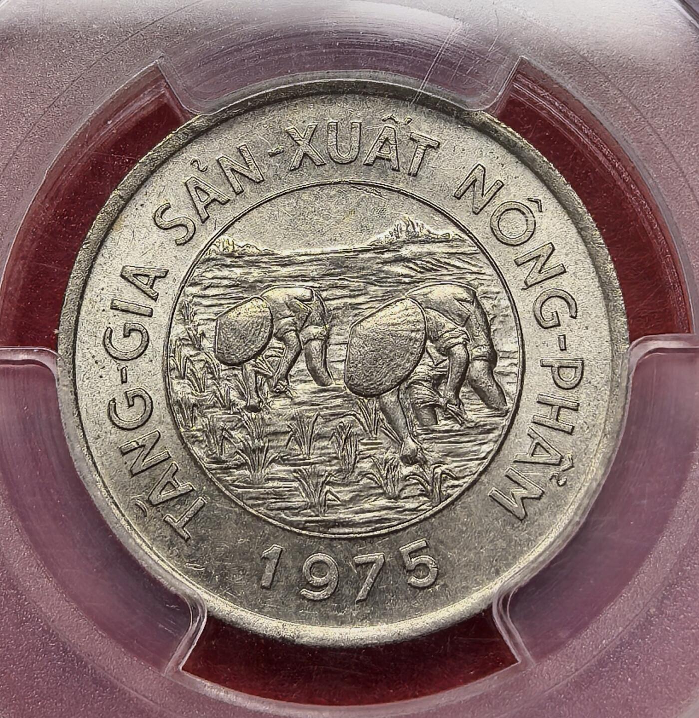凡希社世界钱币微拍第二百八十期 稀！1975南越FAO插秧50DONG镍币PCGS-MS63，由于南越政府的迅速崩溃，这批订单没有运送至越南本土，后来全部作为金属废料处理，存世量极稀少，FAO系列的皇冠明珠，当代越南的难点，同时也是越战这一影响深远的历史事件的实物见证，高阶藏家汲汲以求的品种，一枚P65曾在2021年拍出10800美元。