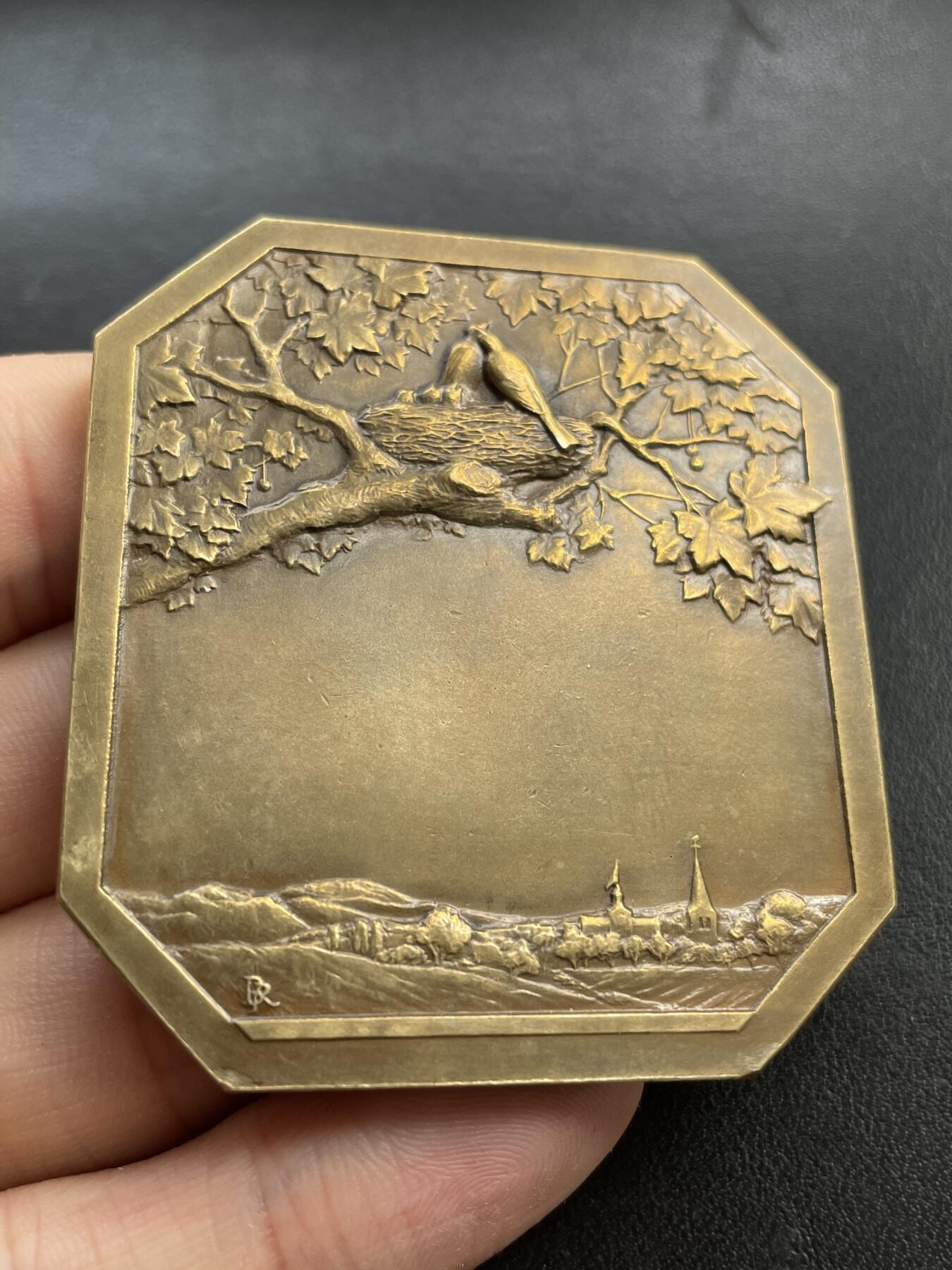 「木头集藏」章牌精品专场！ Benard～法国母爱装饰风格铜章   尺寸：57×52mm，丰饶角+Metal.D